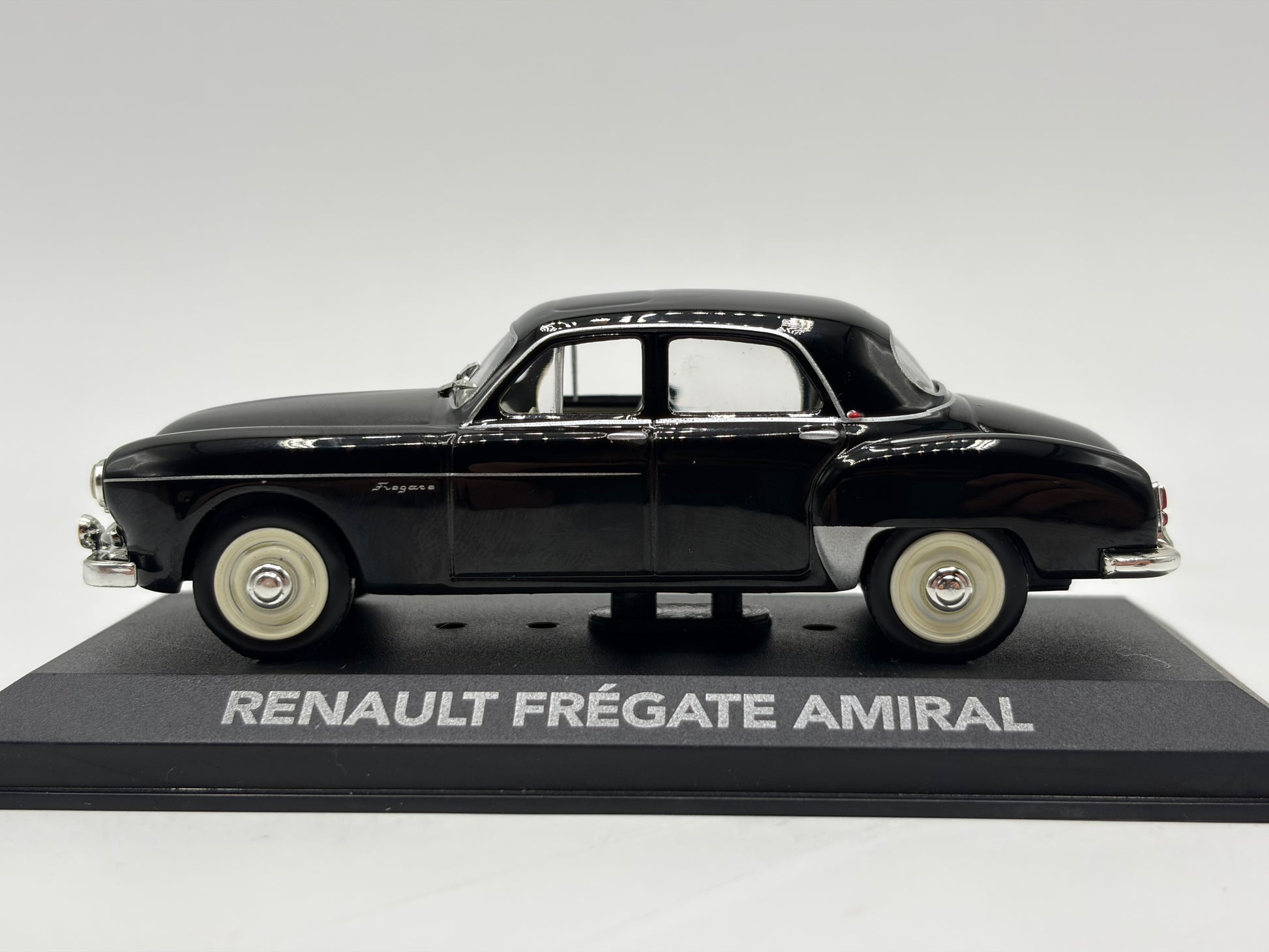 1/43 1953 Renault Fregate Amiral | Model Car
