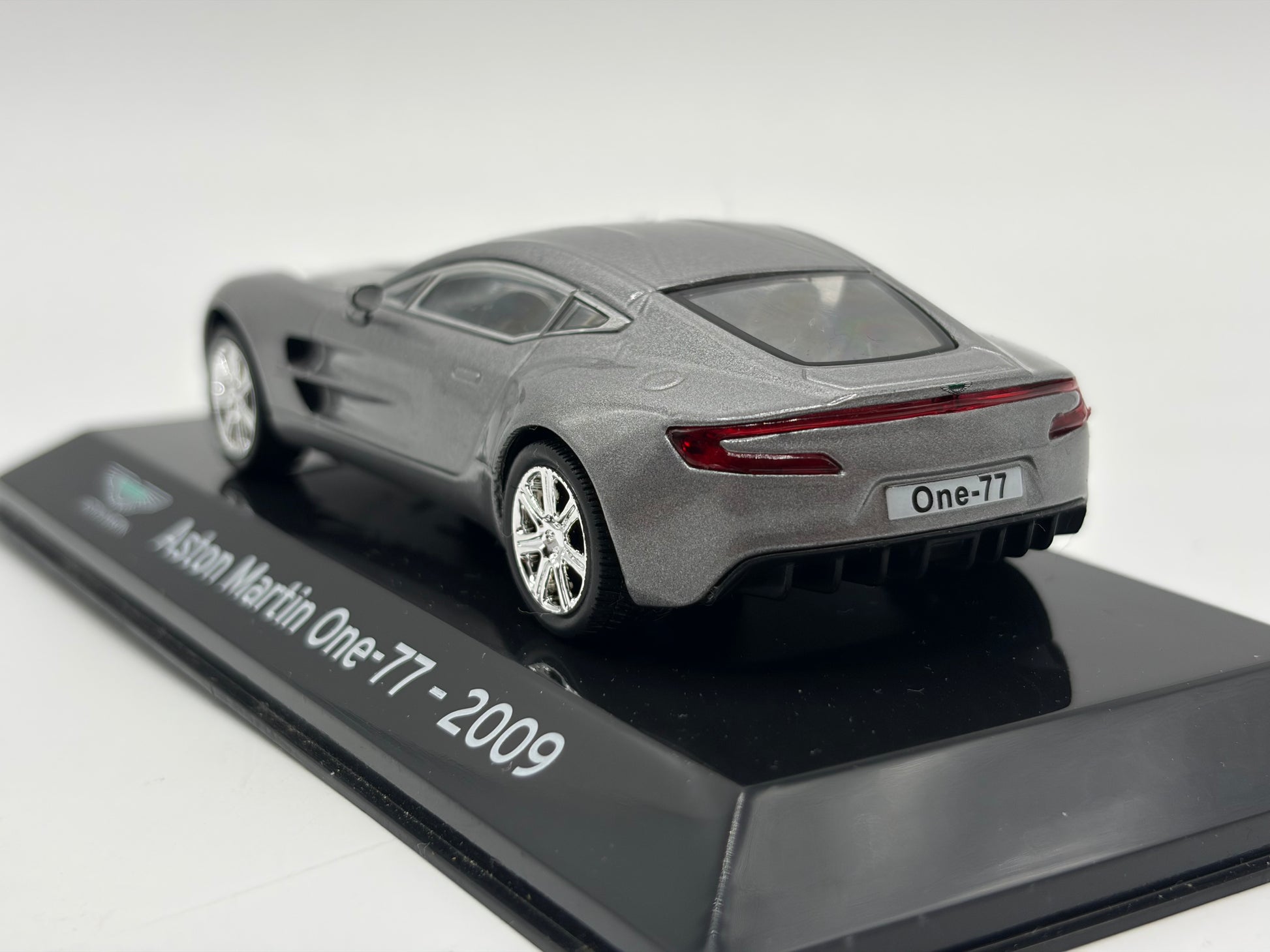 1/43 2009 Aston Martin One-77 | Model Car | Supercar Collection