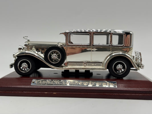 1/43 1930 Cadillac V8 Imperial Sedan - Chrome | Model Car
