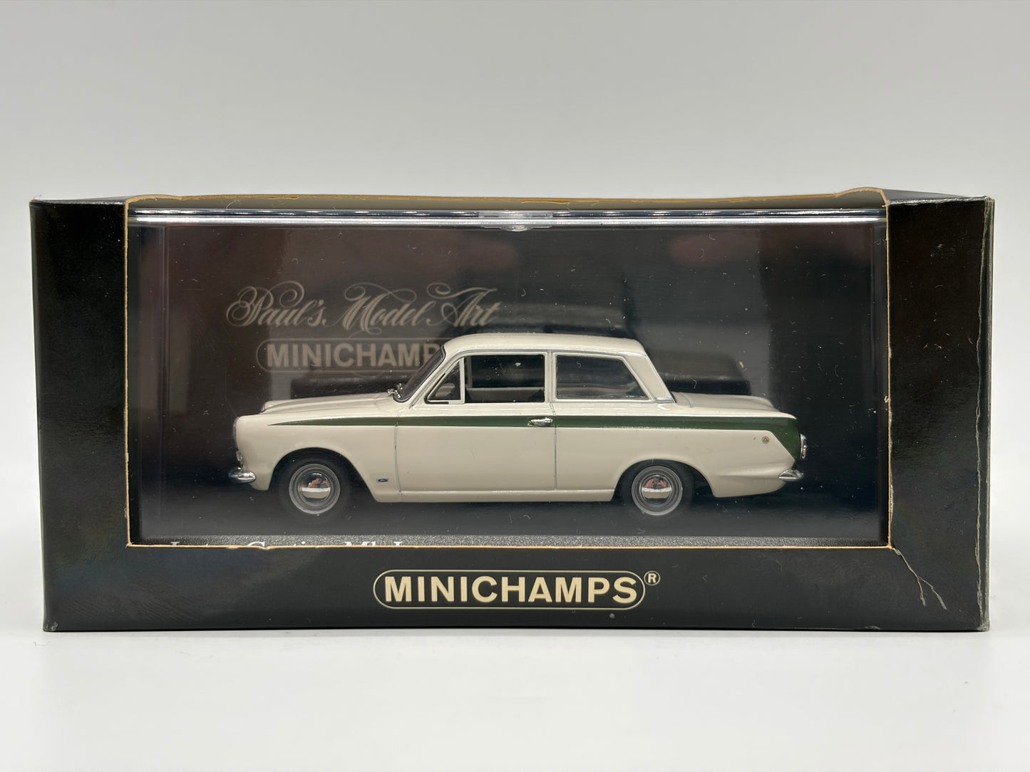 1/43 1964 Lotus Cortina MK1 - Ermine White / Sherwood Green - Minichamps | Model Car