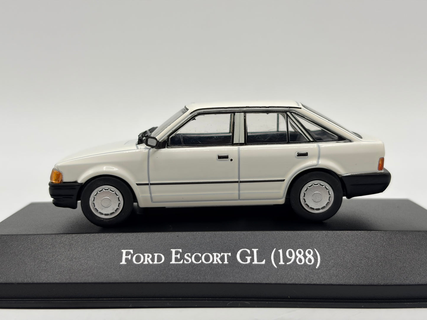 1/43 1988 Ford Escort GL | Model Car