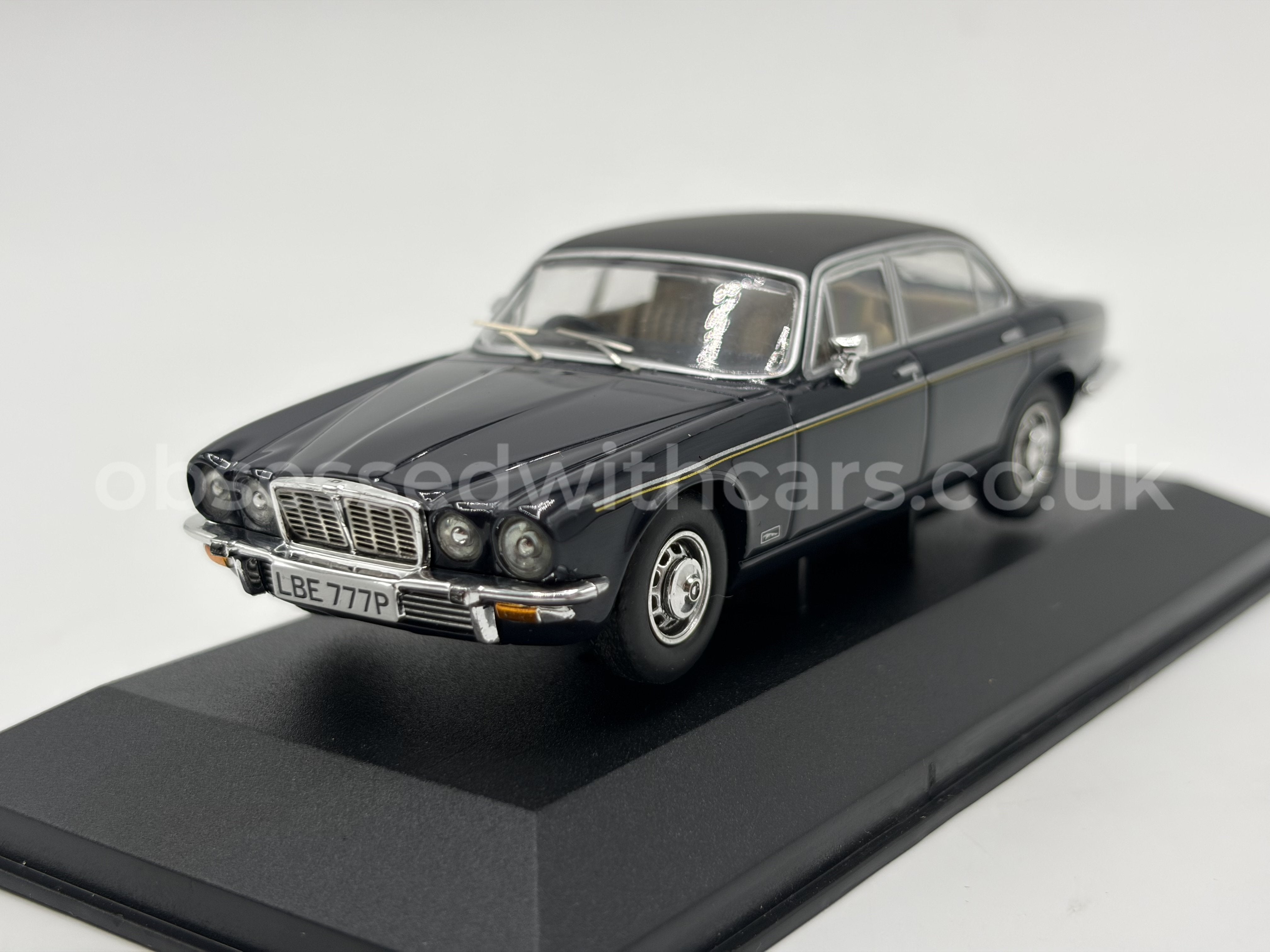 1/43 1976 Jaguar XJ6 Series 2 - Dark Blue | Corgi Vanguards