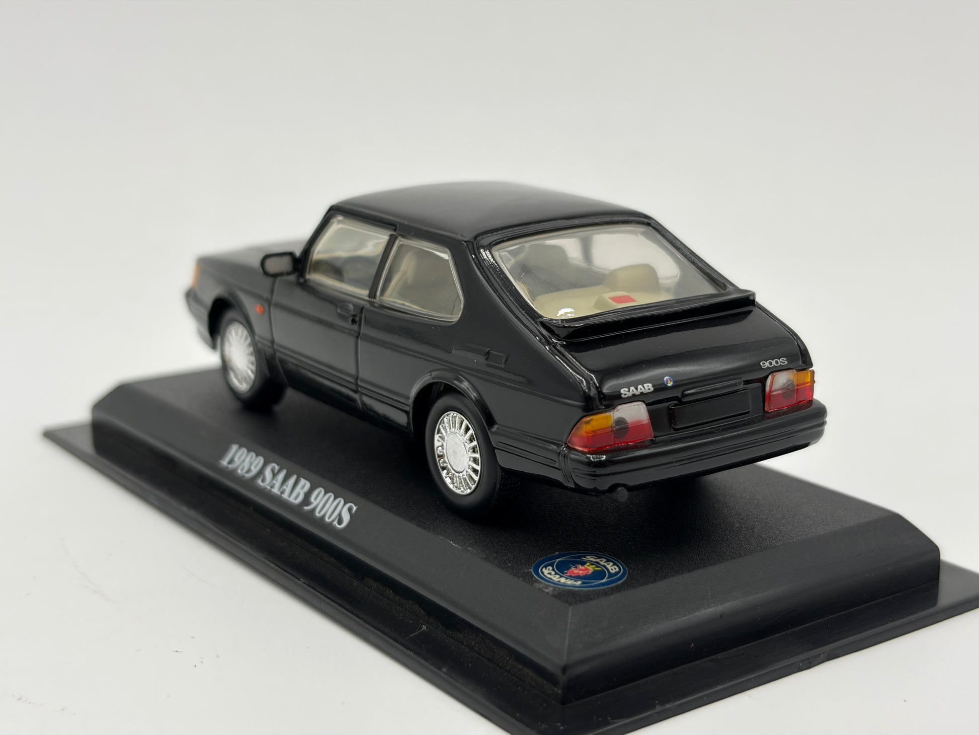 1/43 1989 Saab 900s - Del Prado | Model Car