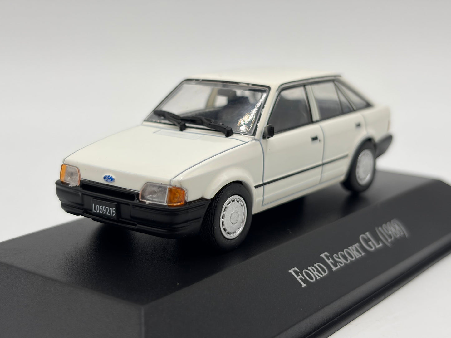 1/43 1988 Ford Escort GL | Model Car