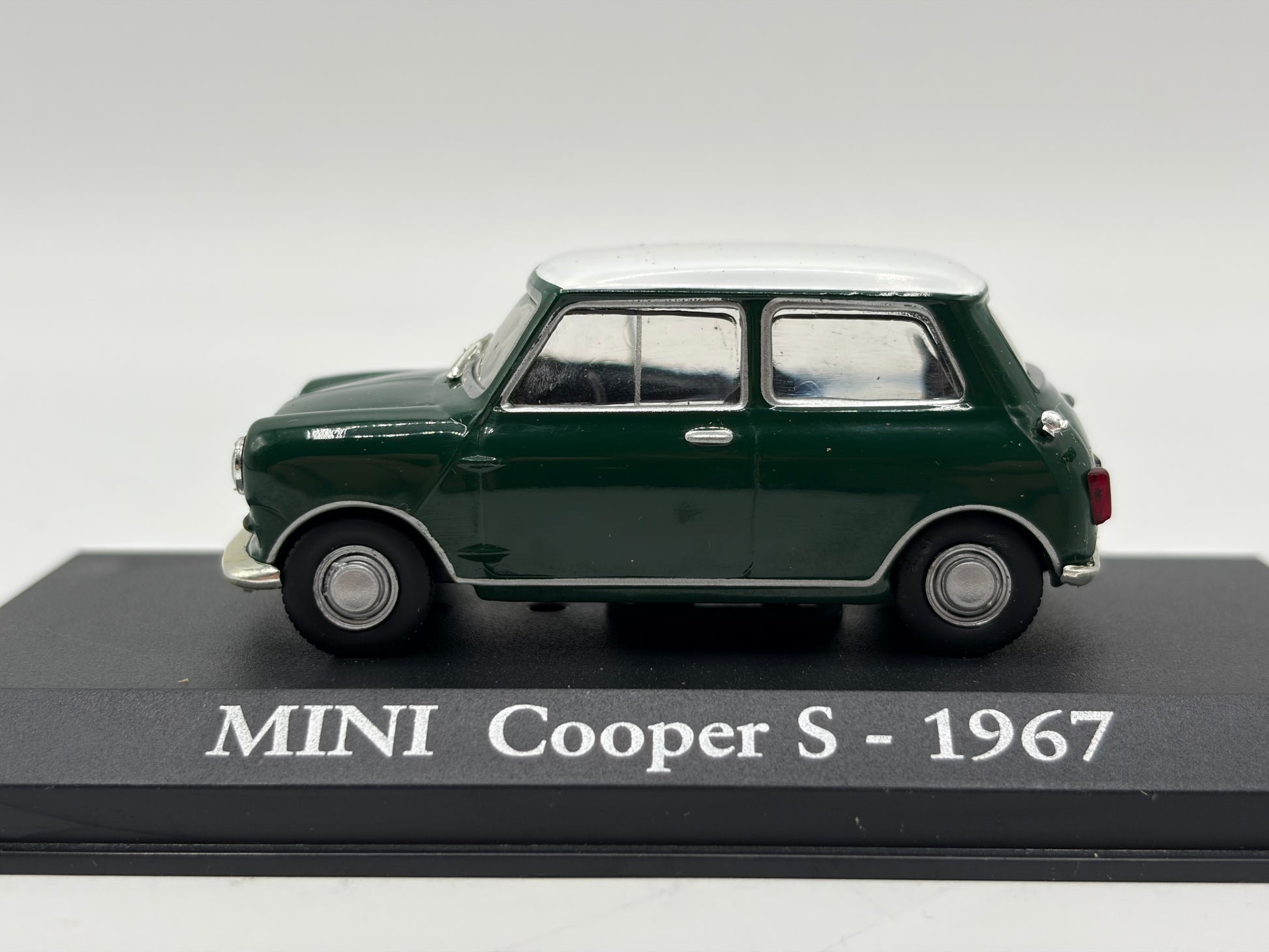 1/43 1967 Mini Cooper S | Model Car