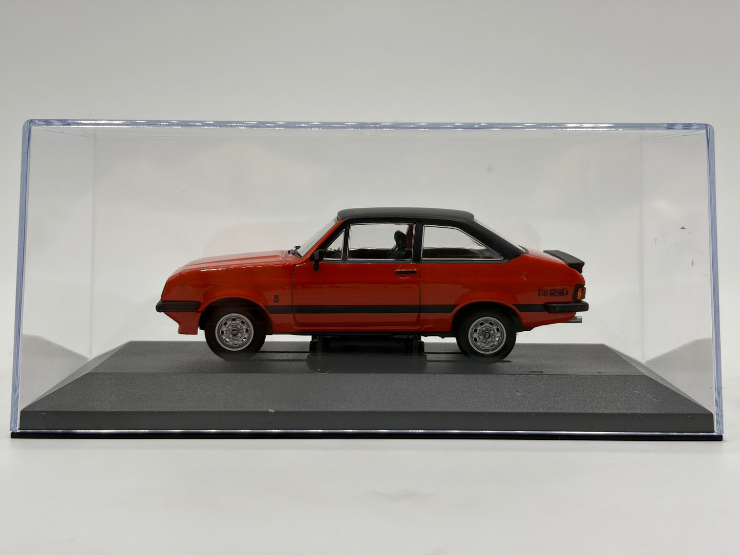 1/43 1976 Ford Escort MK2 RS2000 - Carnival Red | Corgi Vanguards | Model Car