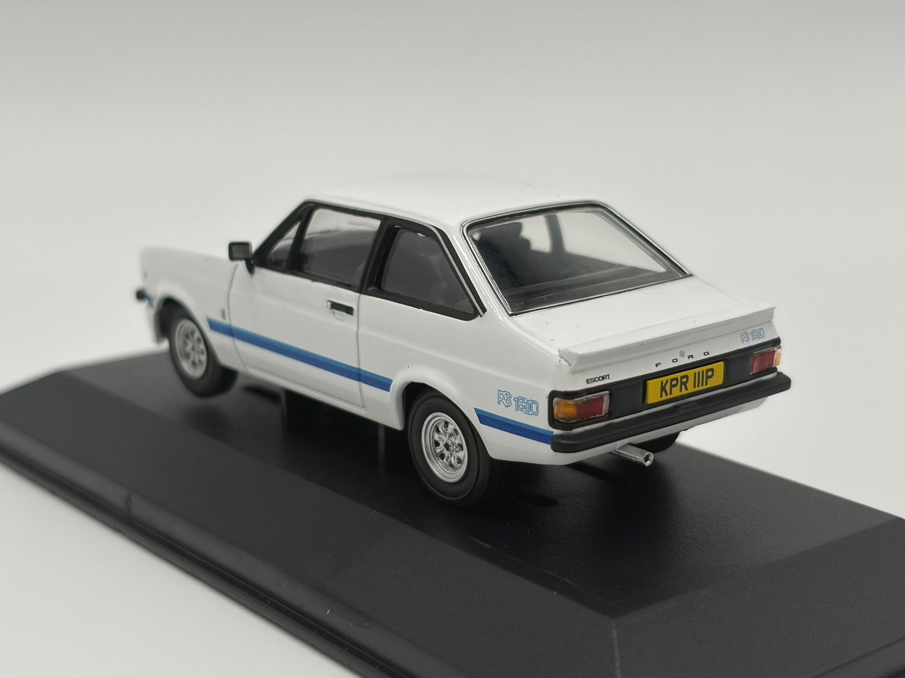 1/43 1975 Ford Escort RS1800 - Diamond White | Corgi Vanguards | Model Car