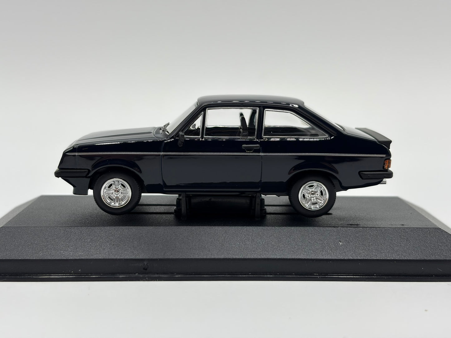 1/43 1979 Ford Escort RS2000 - Richard Hammond / Smallest Cog - Corgi Vanguards | Model Car