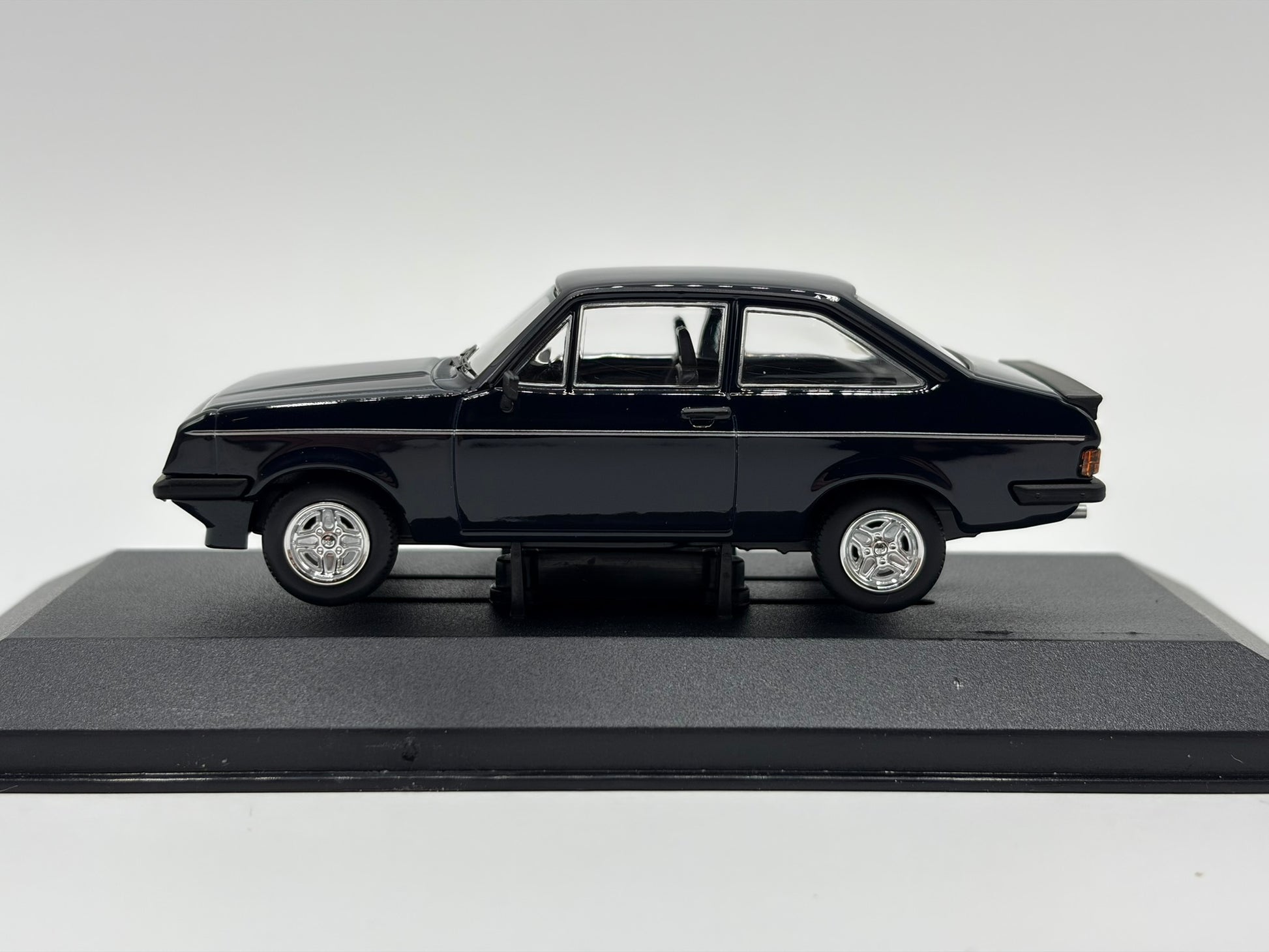 1/43 1979 Ford Escort RS2000 - Richard Hammond / Smallest Cog - Corgi Vanguards | Model Car