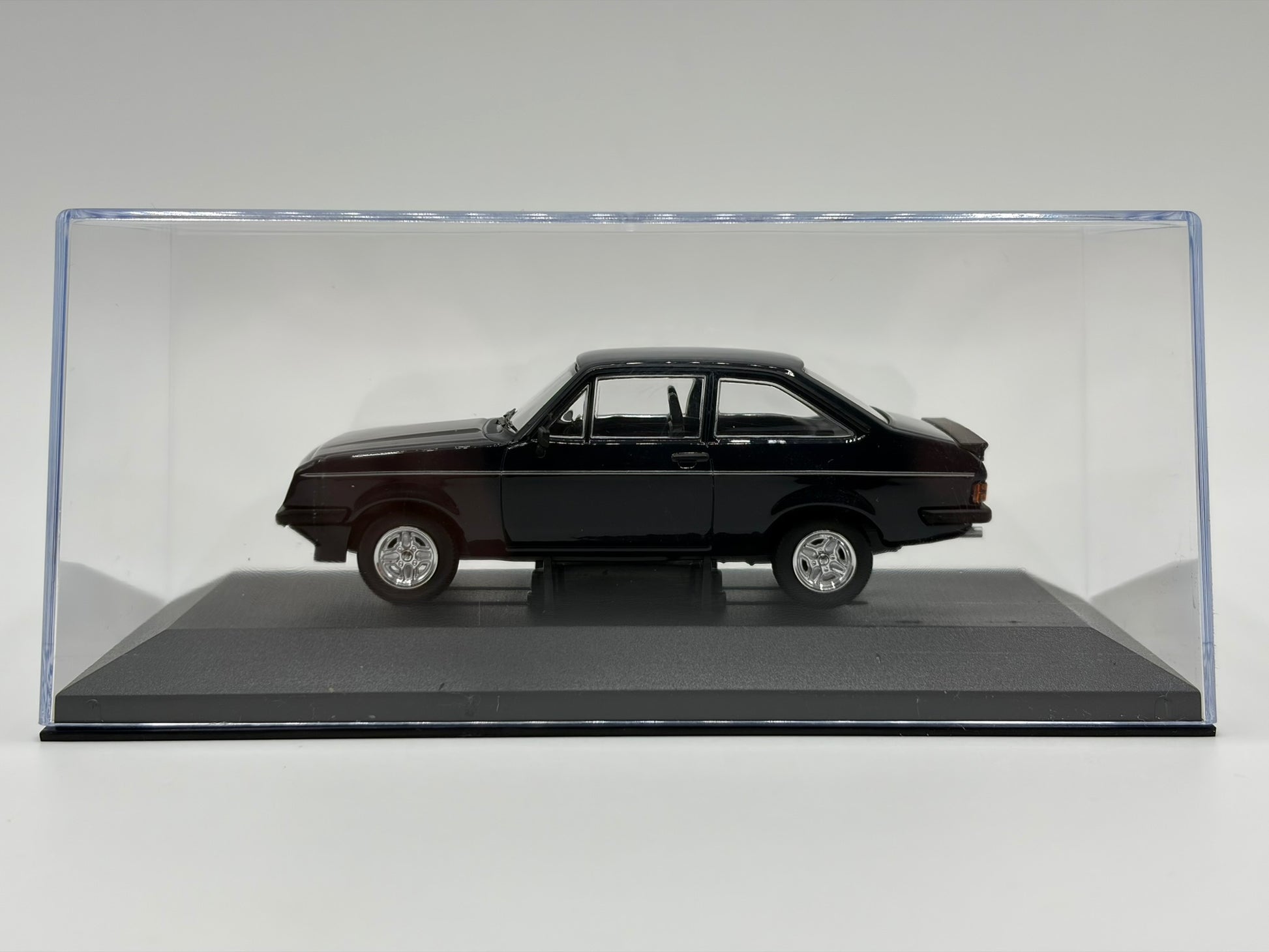 1/43 1979 Ford Escort RS2000 - Richard Hammond / Smallest Cog - Corgi Vanguards | Model Car