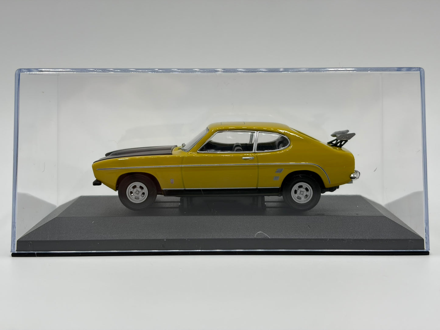 1/43 1974 Ford Capri 3.0 GXL - Richard Hammond / Grand Tour - Corgi Vanguards | Model Car
