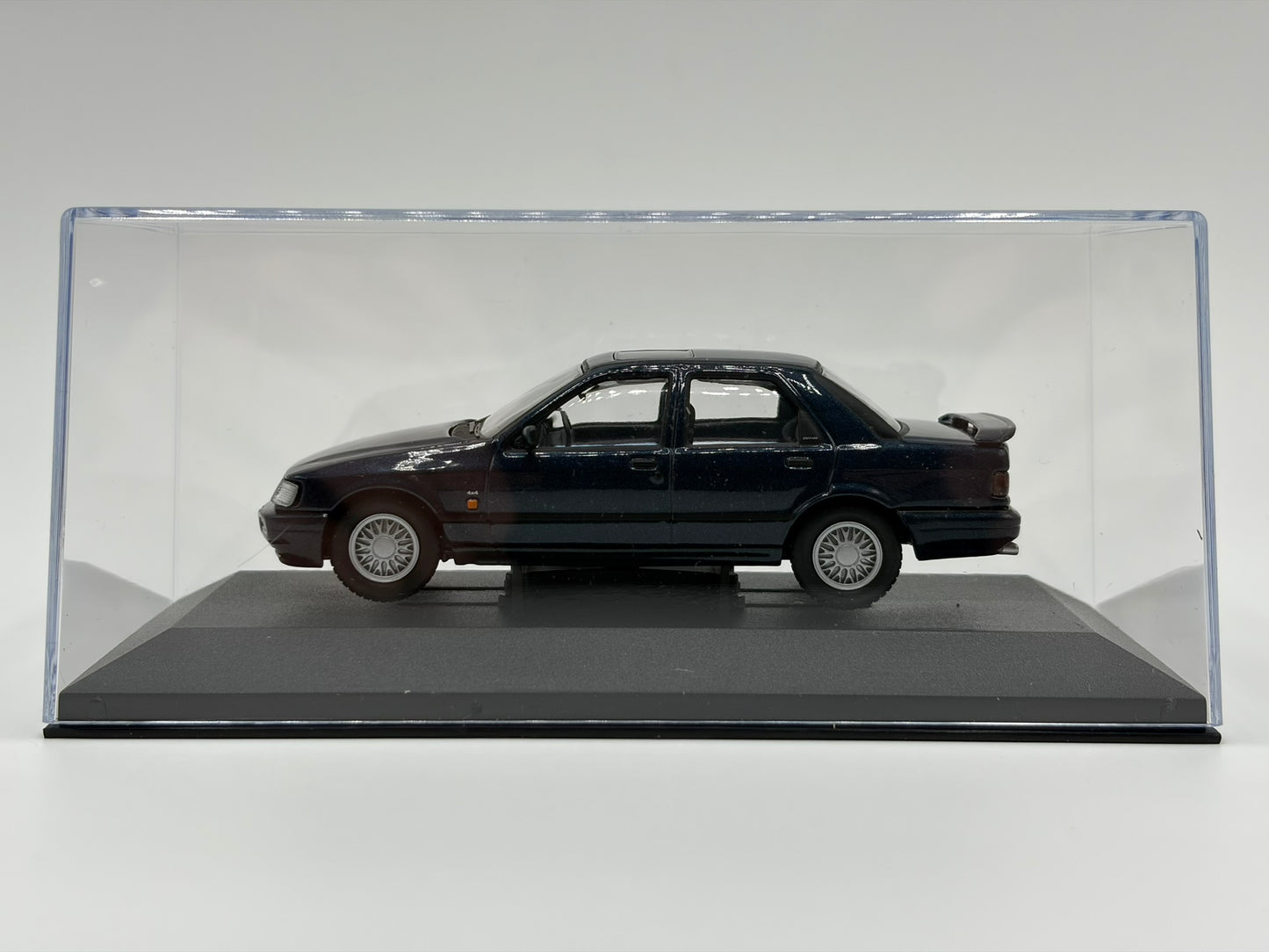 1/43 1993 Ford Sierra Sapphire RS Cosworth - Mallard Green | Corgi Vanguards | Model Car