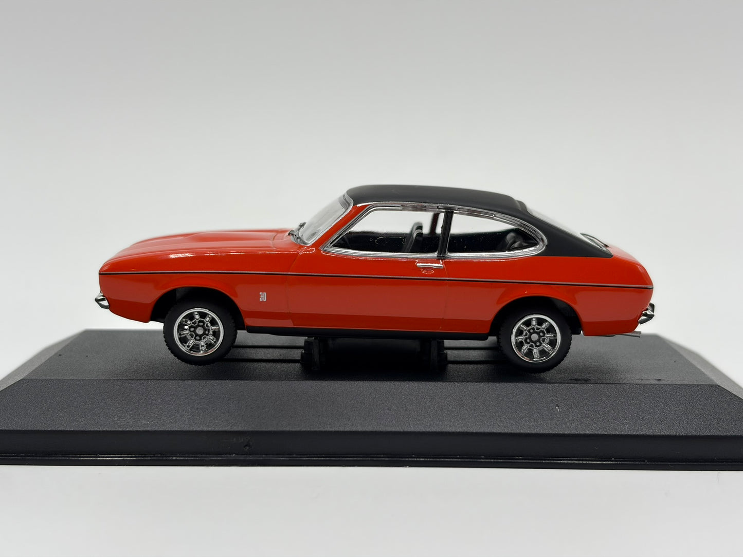 1/43 1974 Ford Capri 3.0 Ghia Mk2 - Corgi Vanguards | Model Car