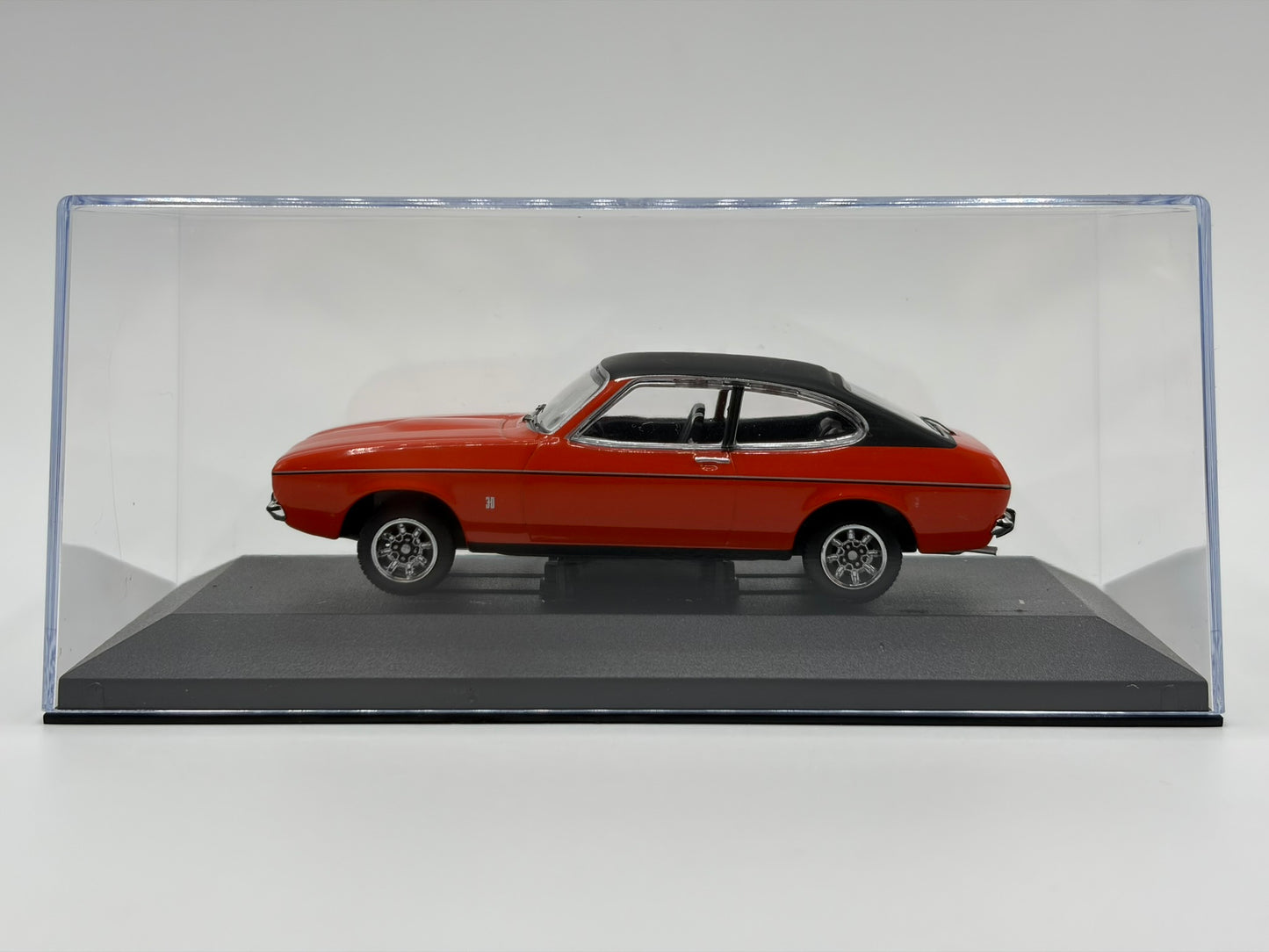 1/43 1974 Ford Capri 3.0 Ghia Mk2 - Corgi Vanguards | Model Car
