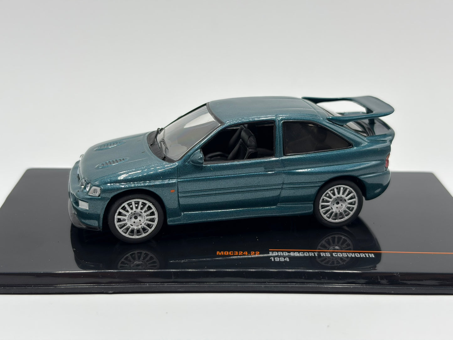 1/43 1994 Ford Escort RS Cosworth - IXO | Model Car