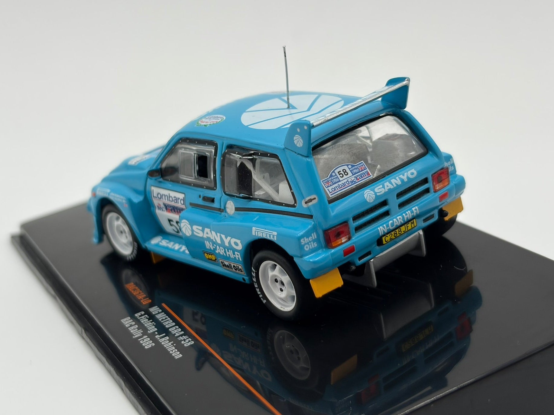 1/43 1986 MG Metro 6R4 - Fielding / Robinson - IXO | Model Rally Car