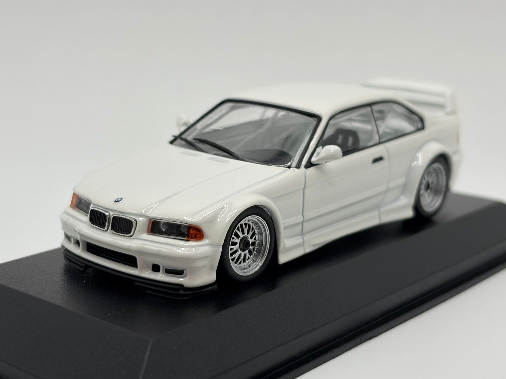 1/43 1993 BMW M3 GTR - Maxichamps | Model Car