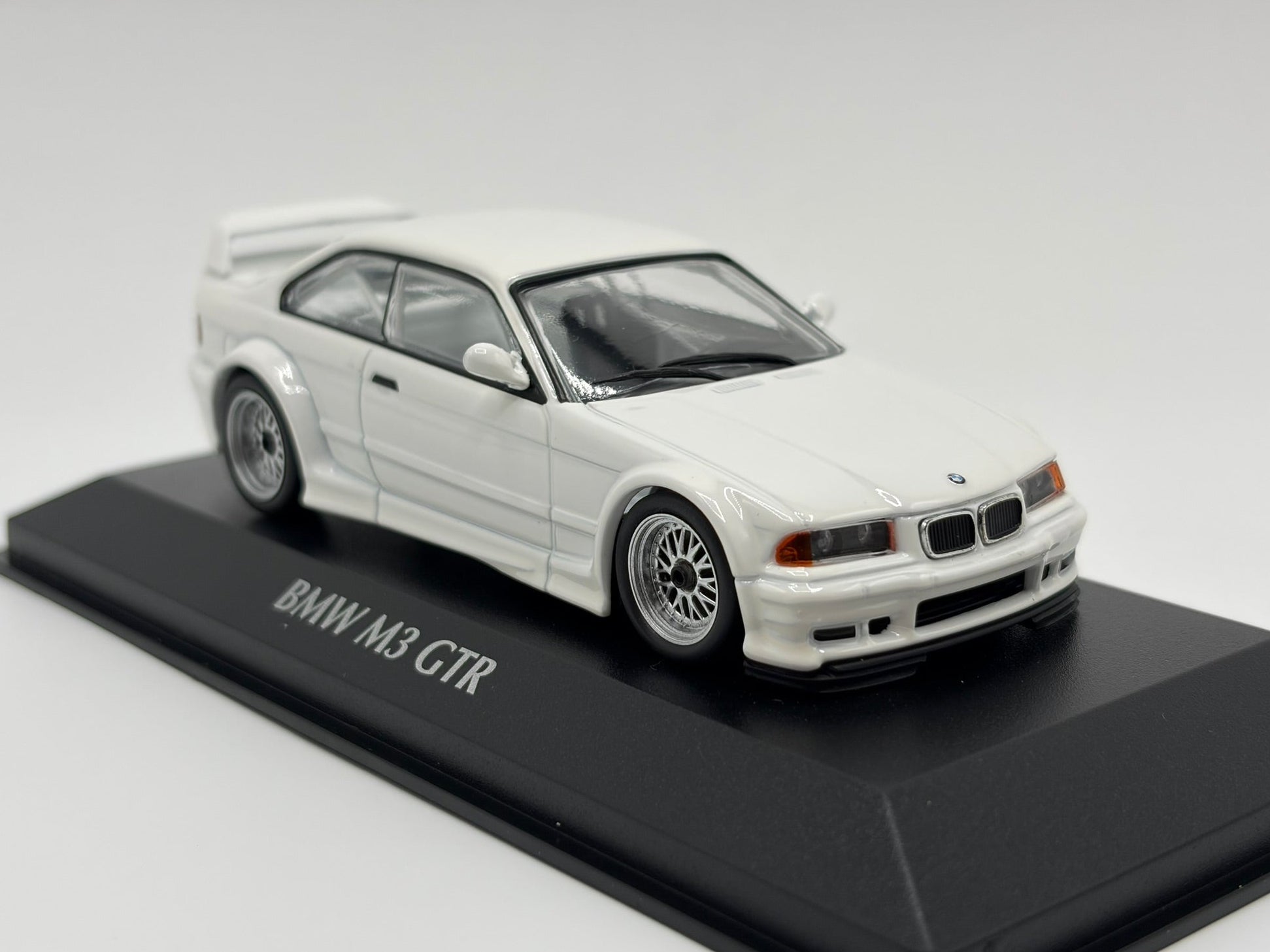 1/43 1993 BMW M3 GTR - Maxichamps | Model Car
