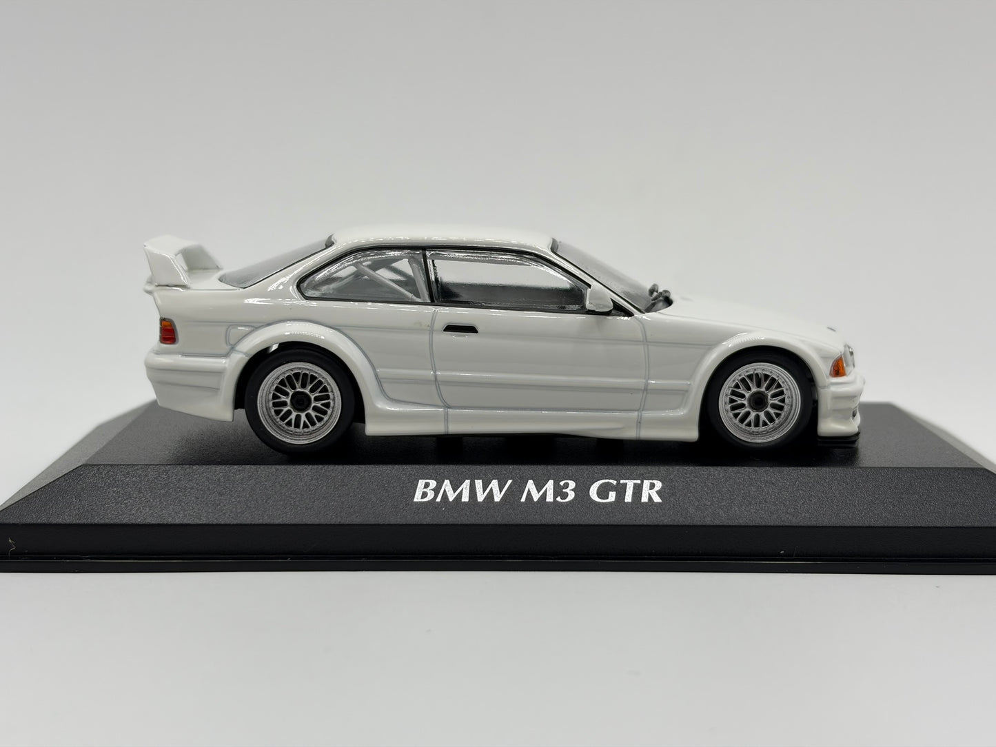 1/43 1993 BMW M3 GTR - Maxichamps | Model Car