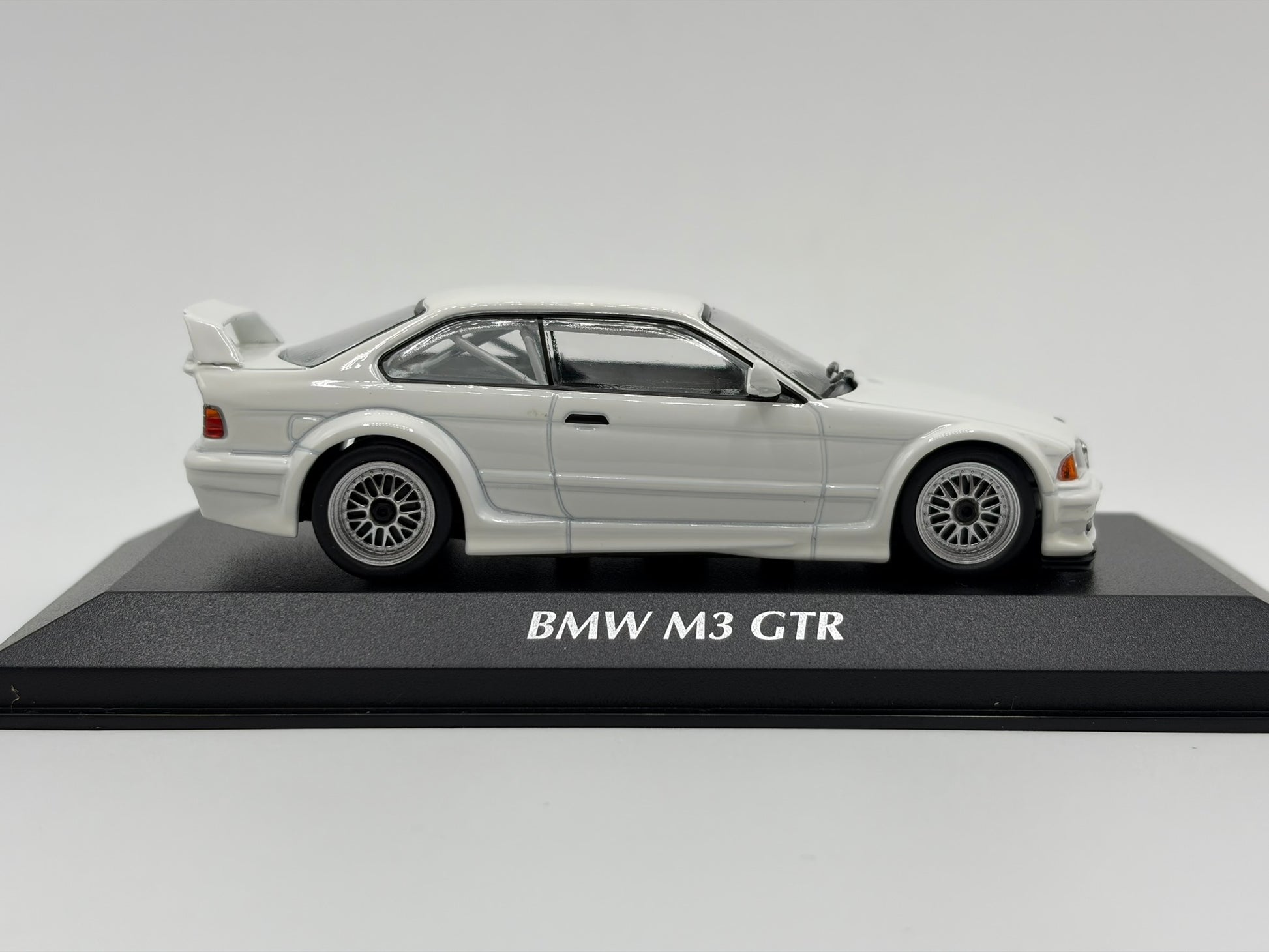 1/43 1993 BMW M3 GTR - Maxichamps | Model Car