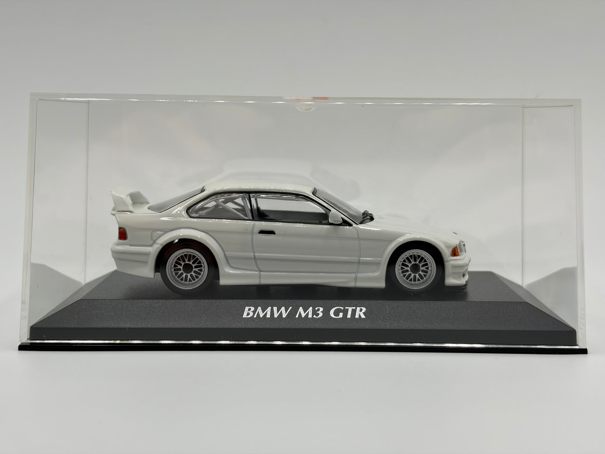 1/43 1993 BMW M3 GTR - Maxichamps | Model Car