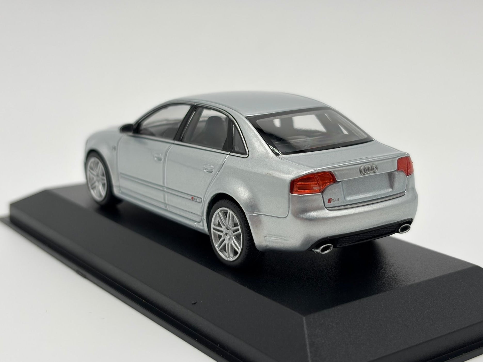 1/43 2004 Audi RS4 - Maxichamps | Model Car