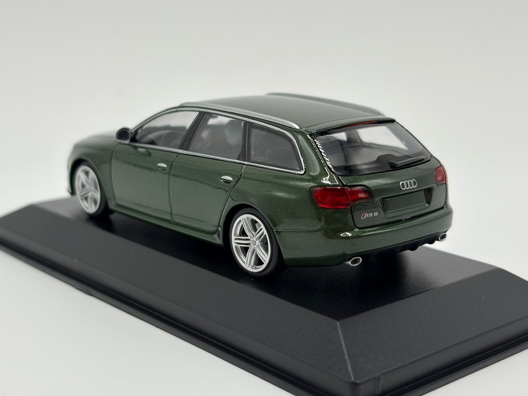 1/43 2007 Audi RS6 Avant - Maxichamps | Model Car