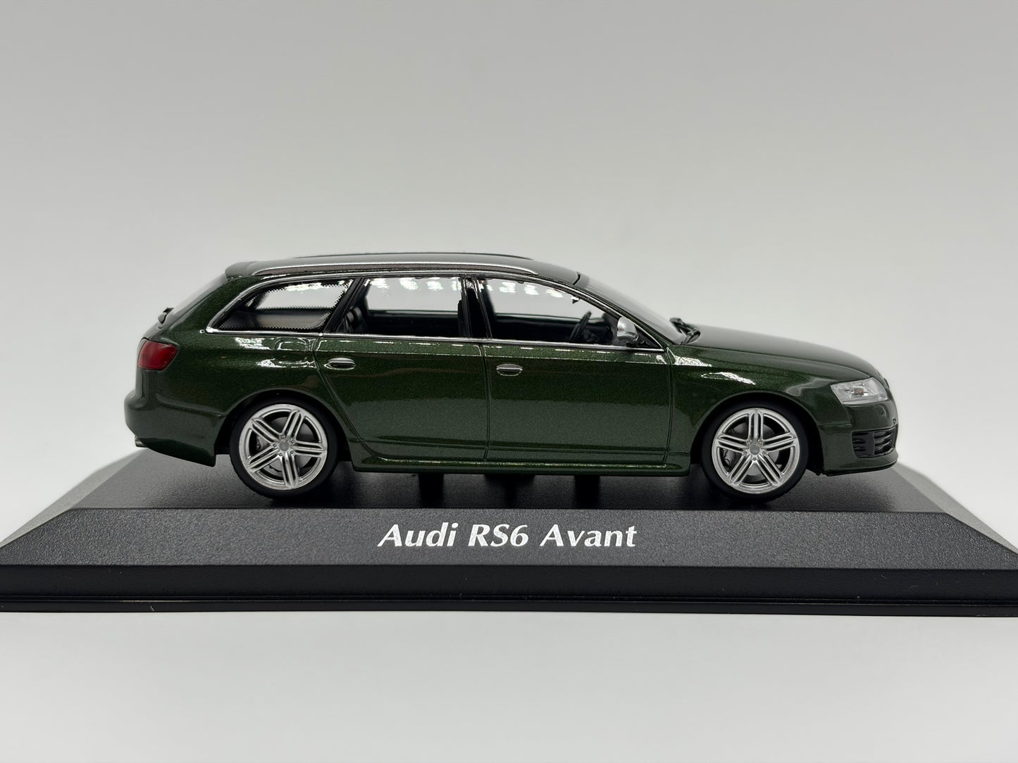 1/43 2007 Audi RS6 Avant - Maxichamps | Model Car