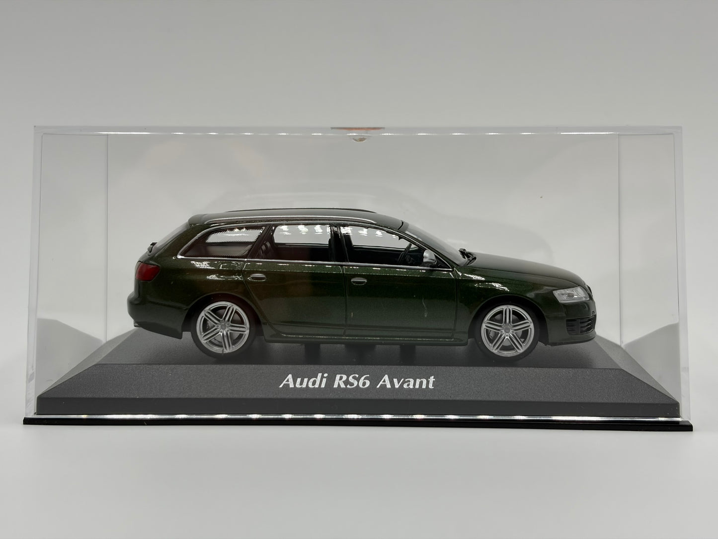1/43 2007 Audi RS6 Avant - Maxichamps | Model Car