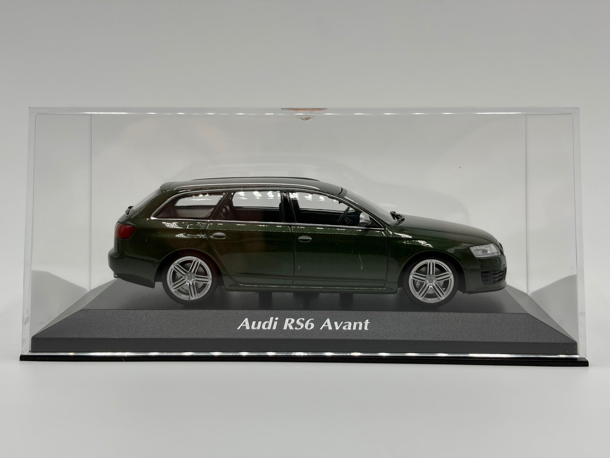 1/43 2007 Audi RS6 Avant - Maxichamps | Model Car