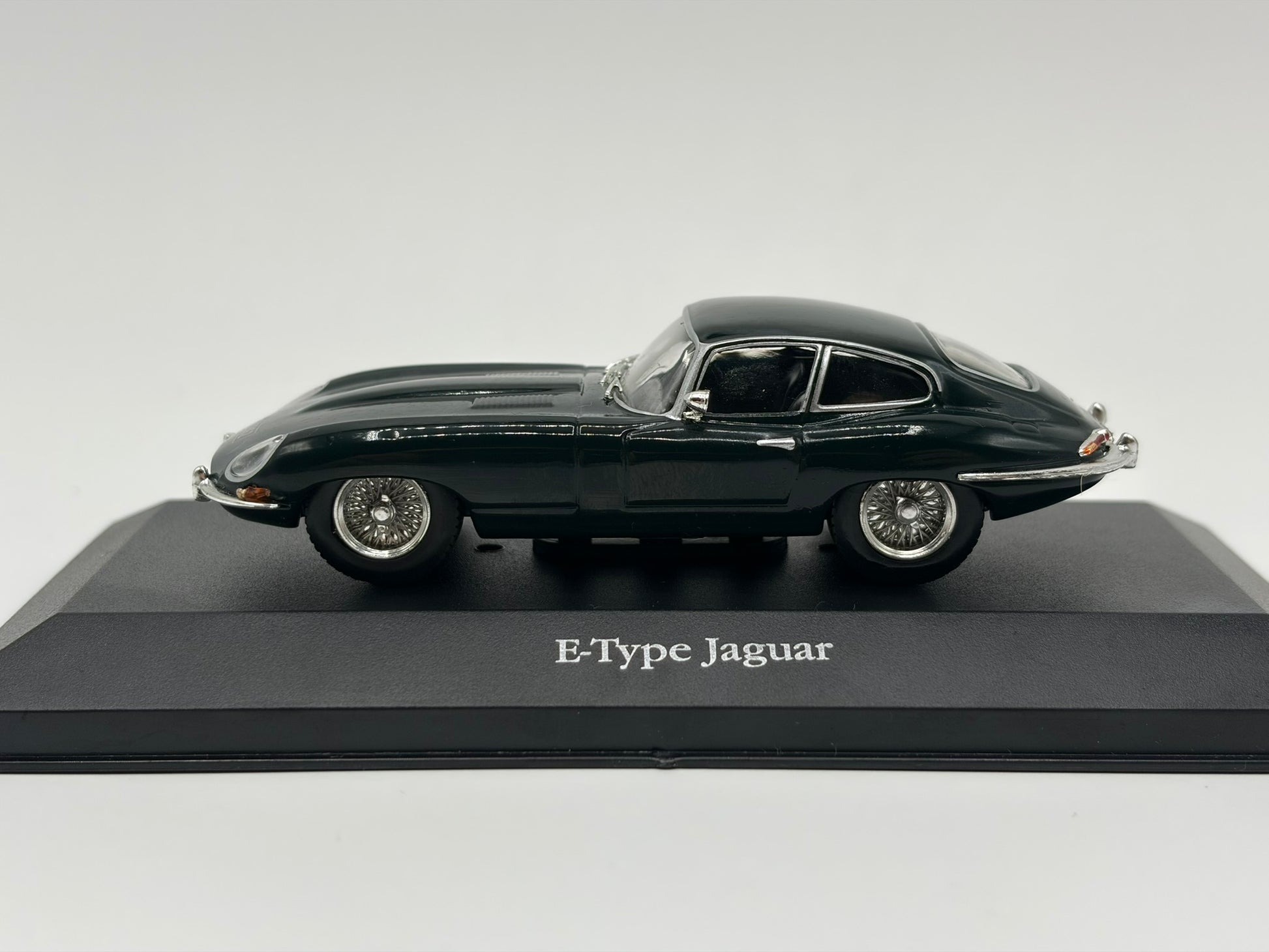 1/43 1962 Jaguar E-Type - Atlas Editions | Model Car