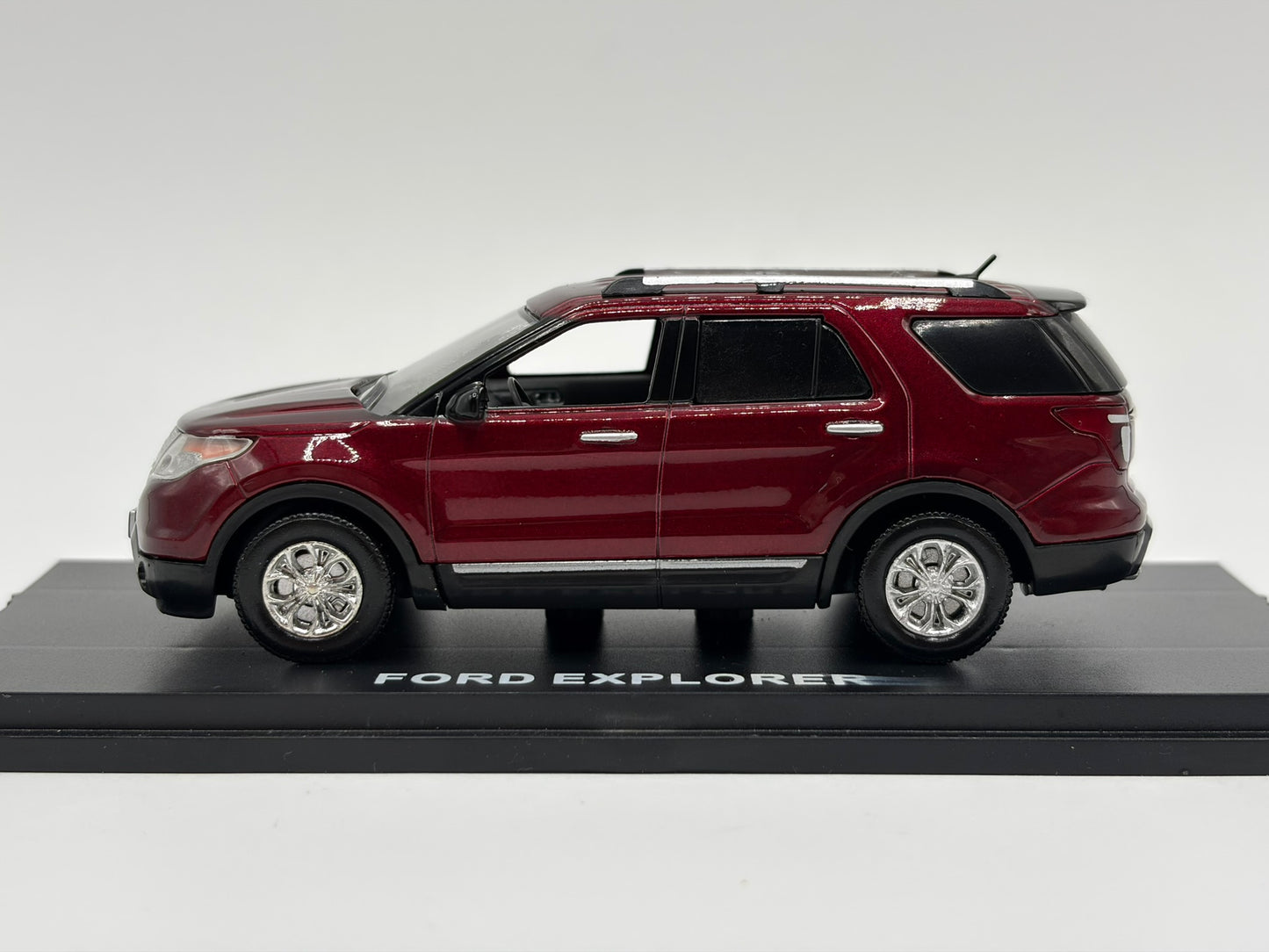 1/43 2014 Ford Explorer | Model Car
