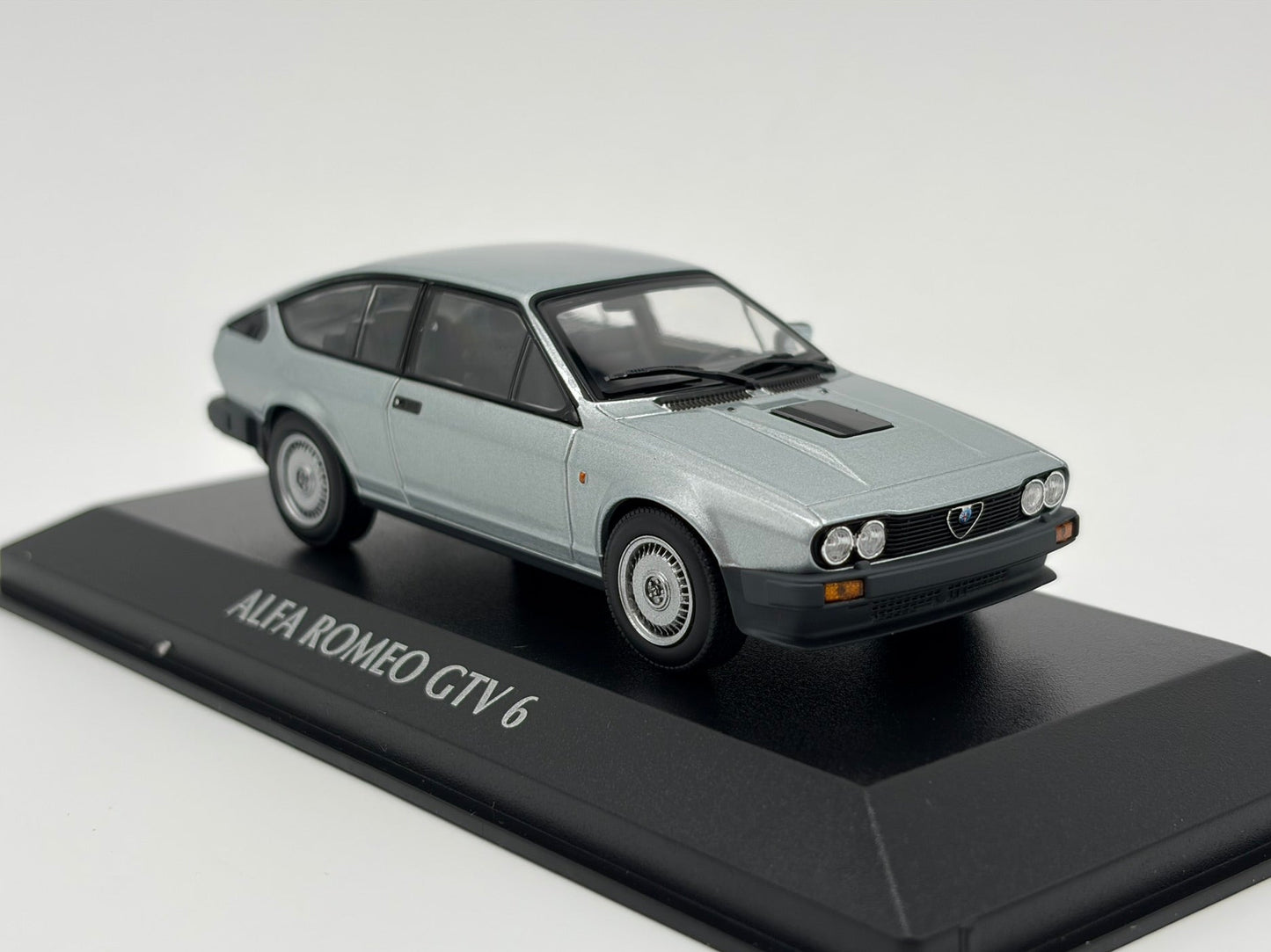 1/43 1983 Alfa Romeo GTV6 - Maxichamps | Model Car