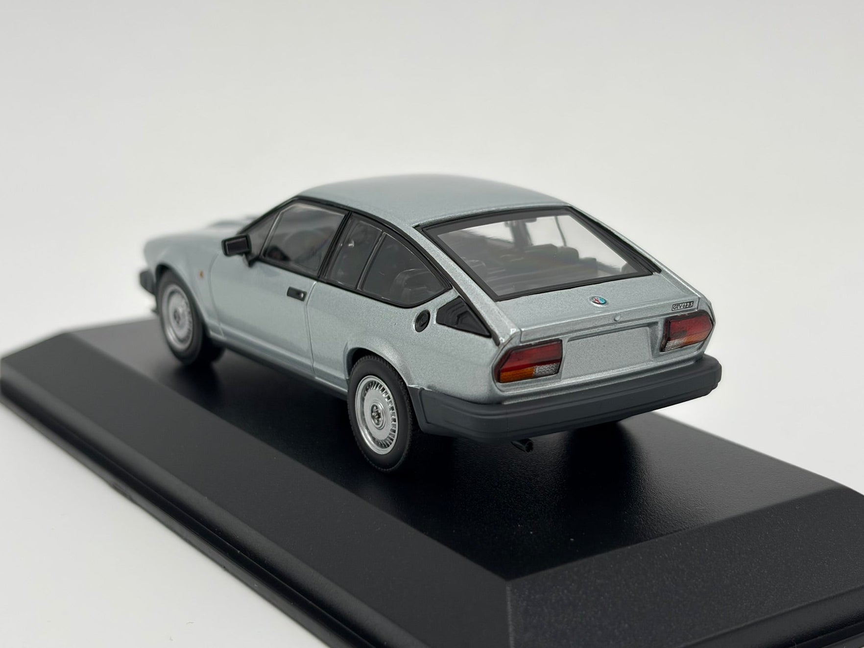 1/43 1983 Alfa Romeo GTV6 - Maxichamps | Model Car