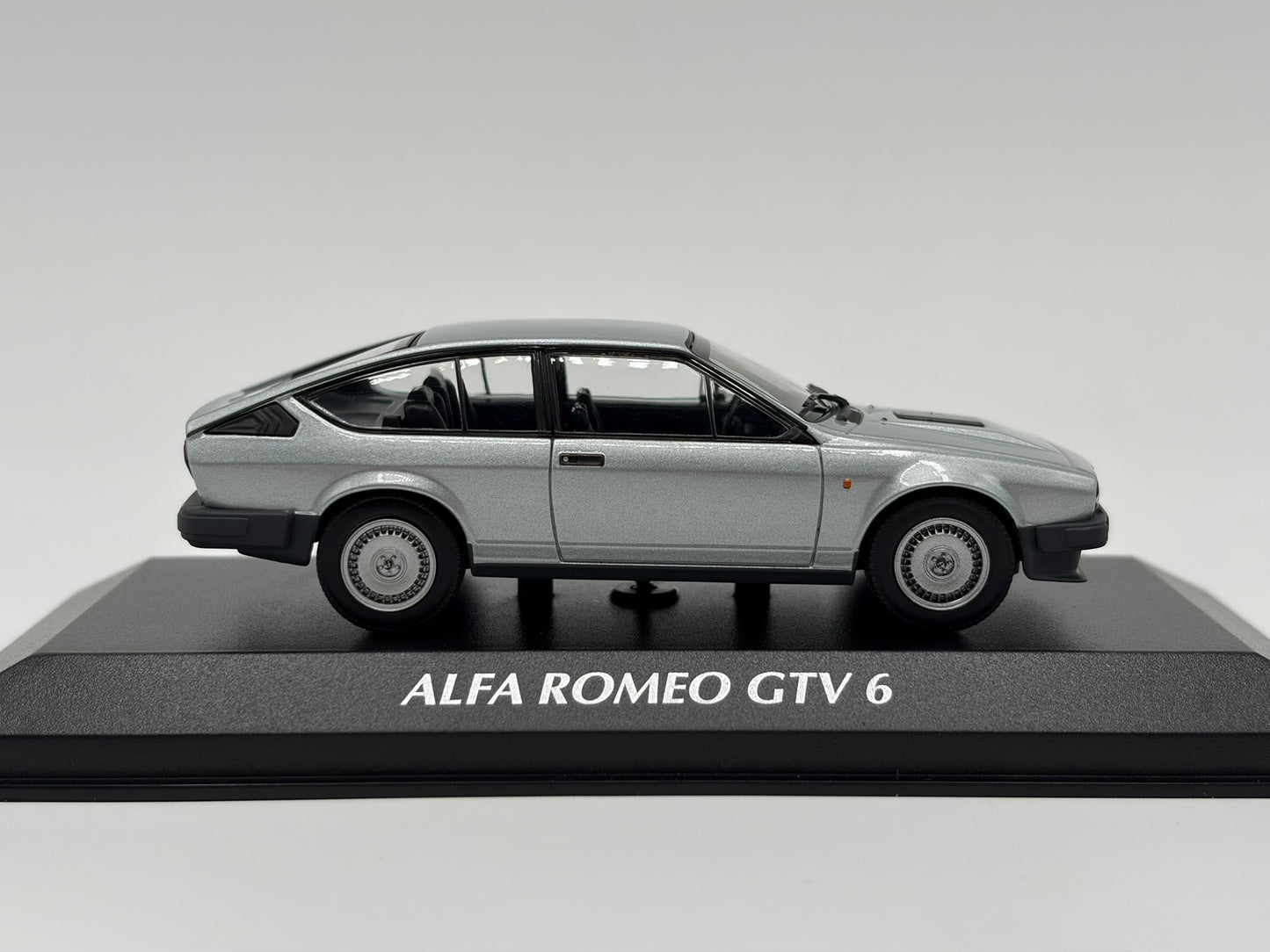 1/43 1983 Alfa Romeo GTV6 - Maxichamps | Model Car