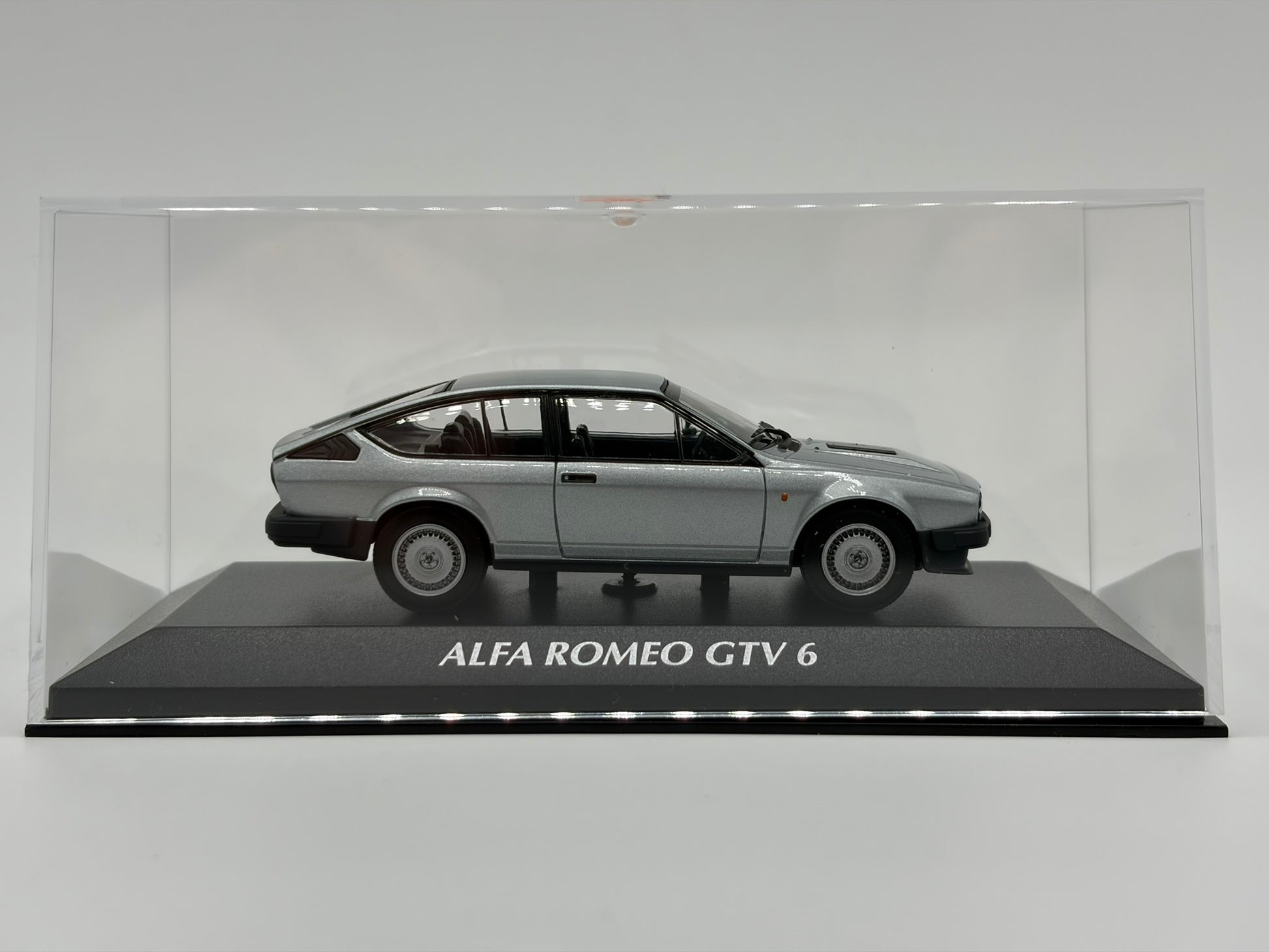 1/43 1983 Alfa Romeo GTV6 - Maxichamps | Model Car