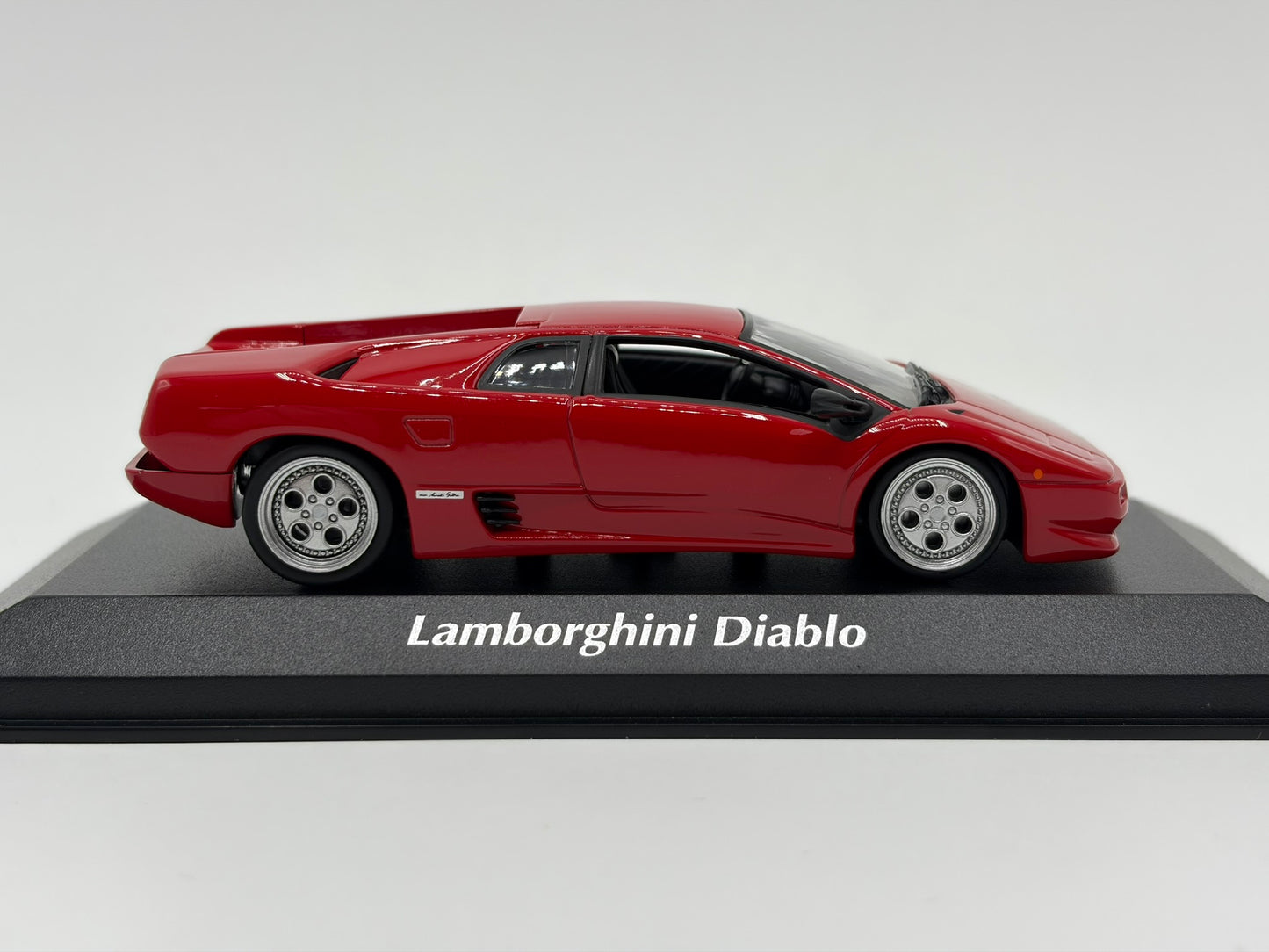 1/43 1994 Lamborghini Diablo - Maxichamps | Model Car