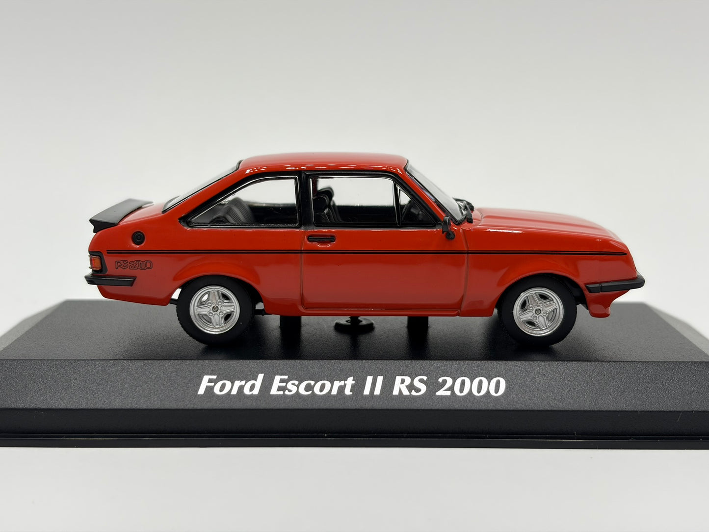 1/43 1975 Ford Escort RS2000 - Maxichamps | Model Car