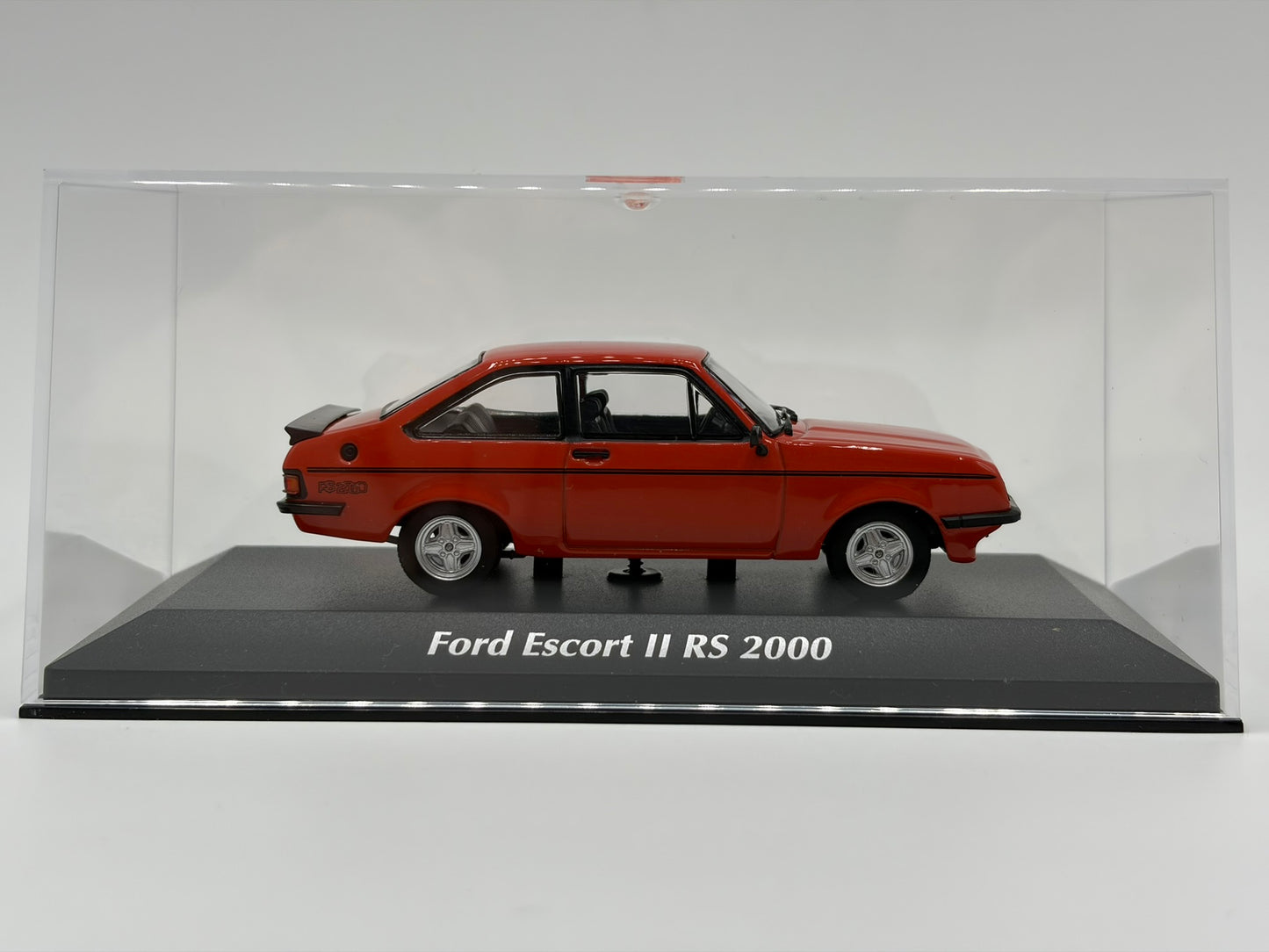 1/43 1975 Ford Escort RS2000 - Maxichamps | Model Car