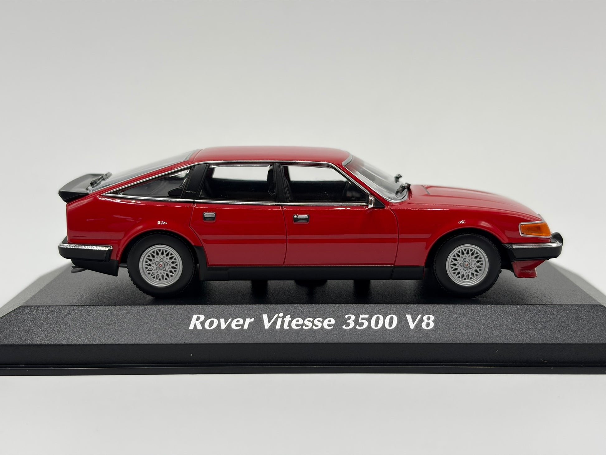 1/43 1986 Rover SD1 Vitesse - Maxichamps | Model Car