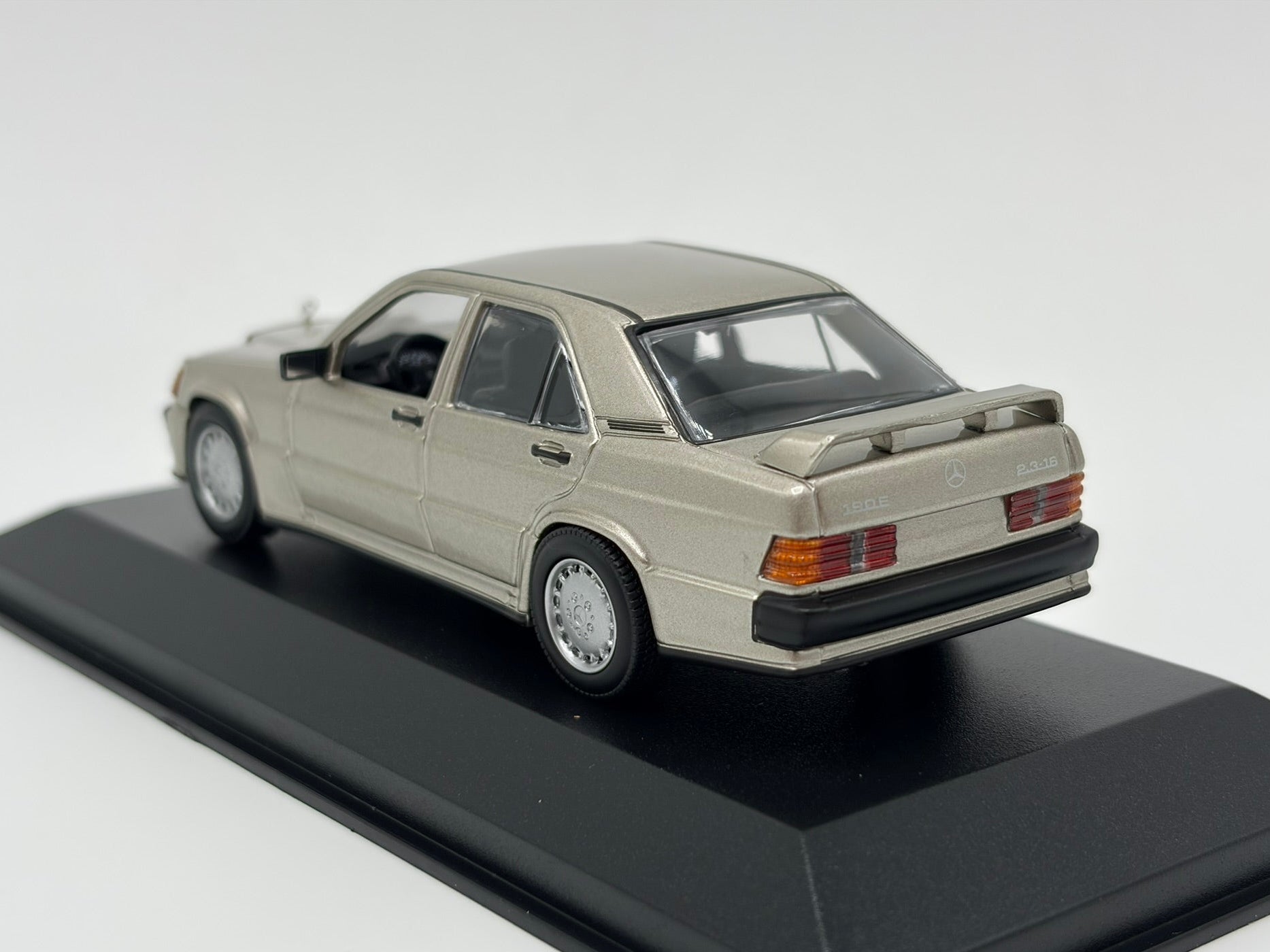1/43 1984 Mercedes-Benz 190E 2.3-16 - Maxichamps | Model Car