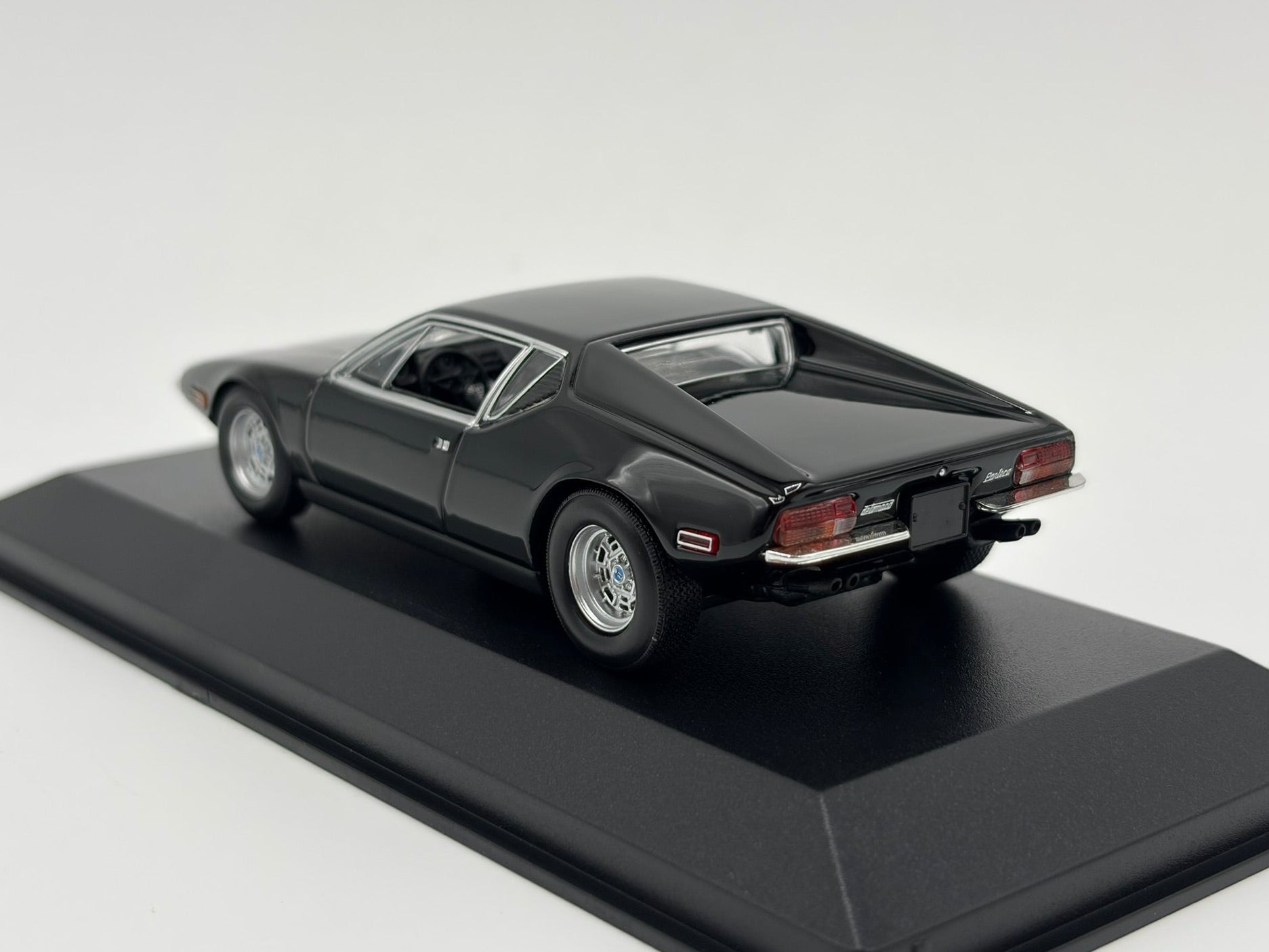 1/43 1972 De Tomaso Pantera - Maxichamps | Model Car