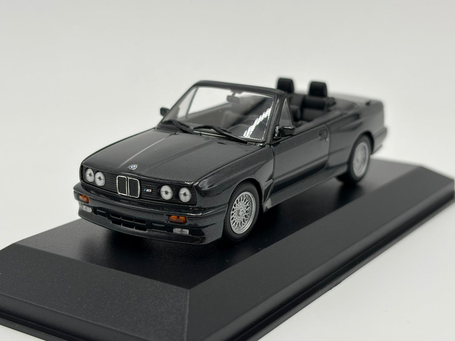 1/43 1988 BMW M3 (E30) Cabriolet - Maxichamps | Model Car