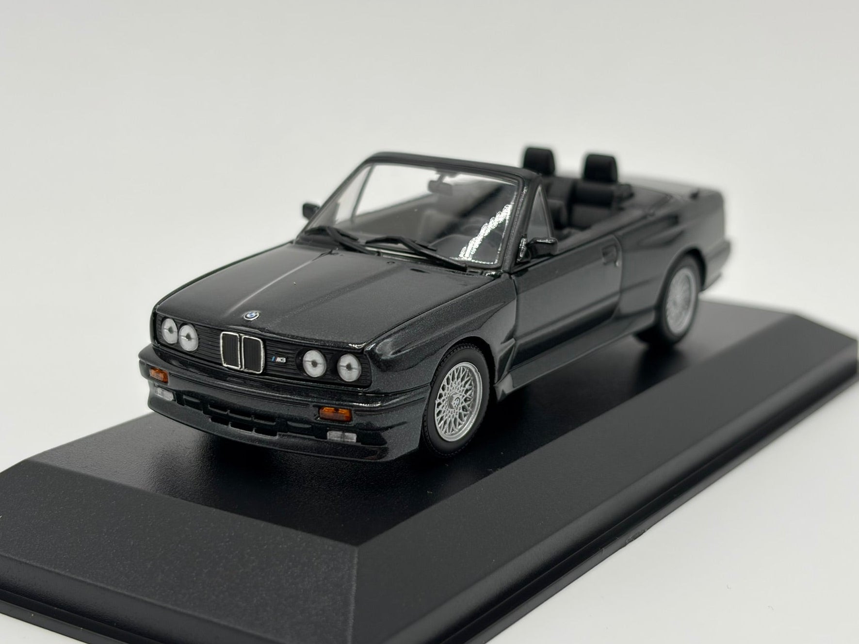 1/43 1988 BMW M3 (E30) Cabriolet - Maxichamps | Model Car