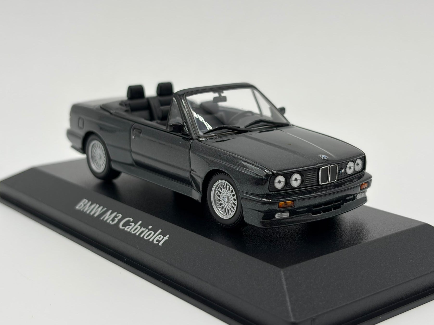 1/43 1988 BMW M3 (E30) Cabriolet - Maxichamps | Model Car