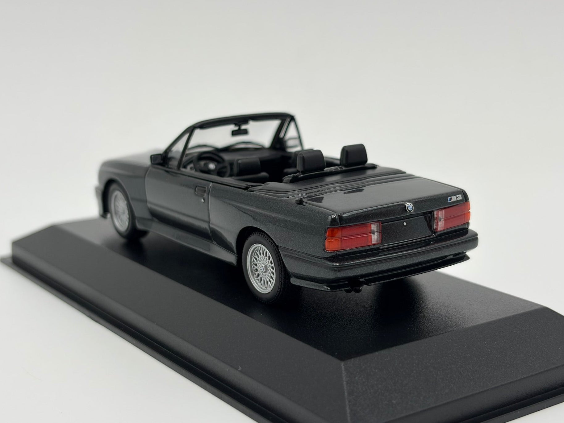 1/43 1988 BMW M3 (E30) Cabriolet - Maxichamps | Model Car