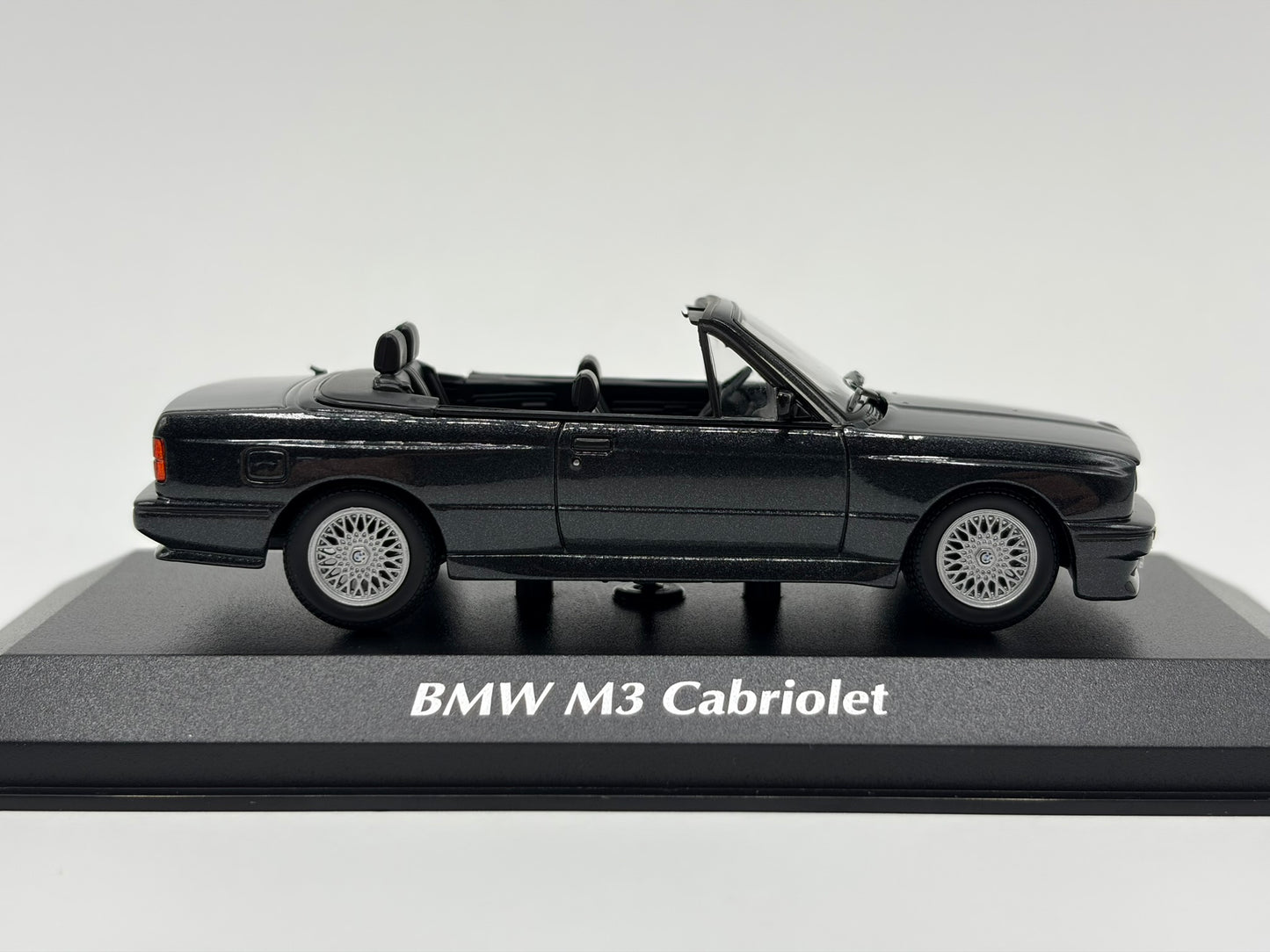 1/43 1988 BMW M3 (E30) Cabriolet - Maxichamps | Model Car
