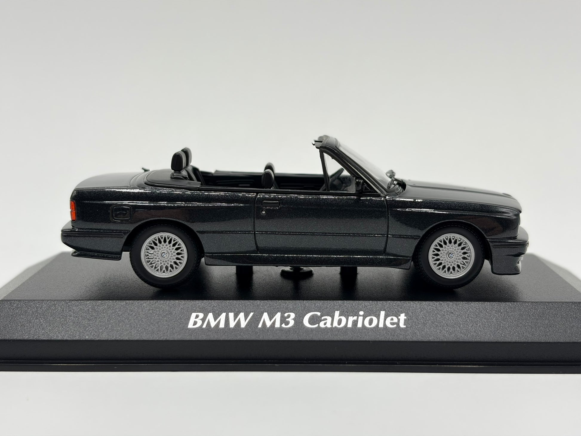 1/43 1988 BMW M3 (E30) Cabriolet - Maxichamps | Model Car