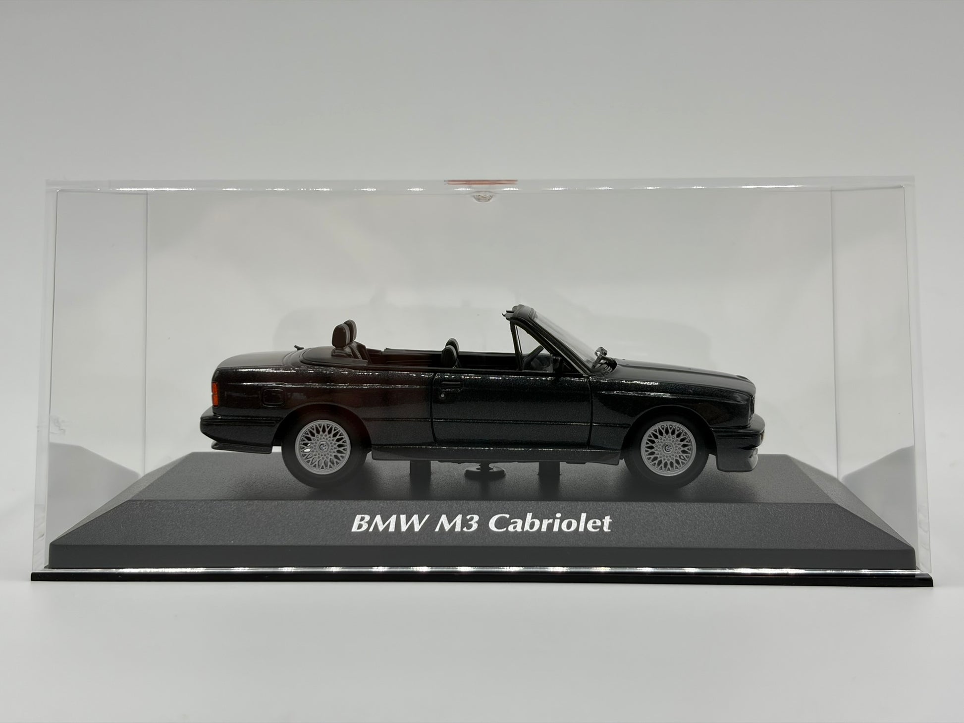 1/43 1988 BMW M3 (E30) Cabriolet - Maxichamps | Model Car