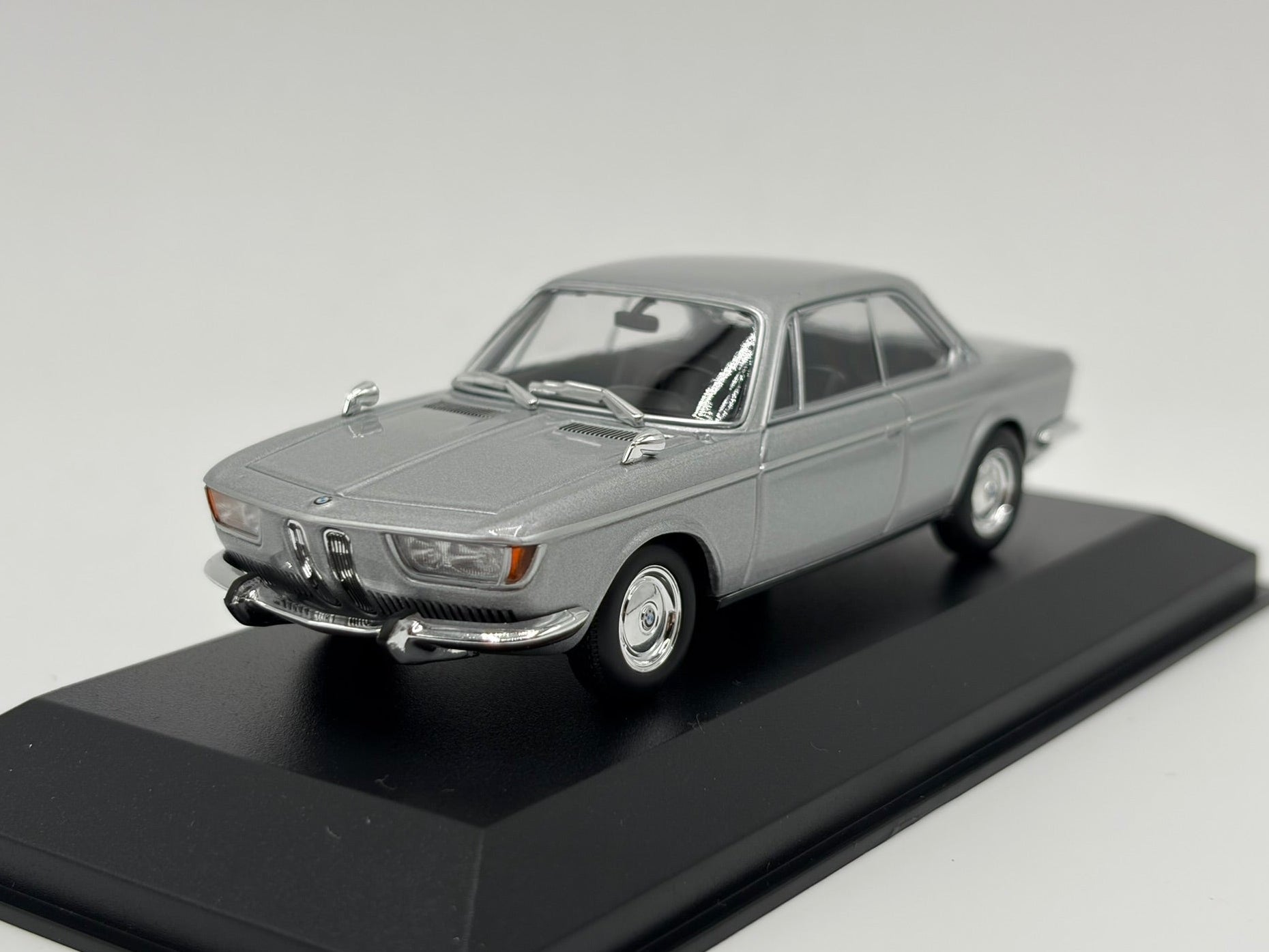 1/43 1967 BMW 2000 CS - Maxichamps | Model Car